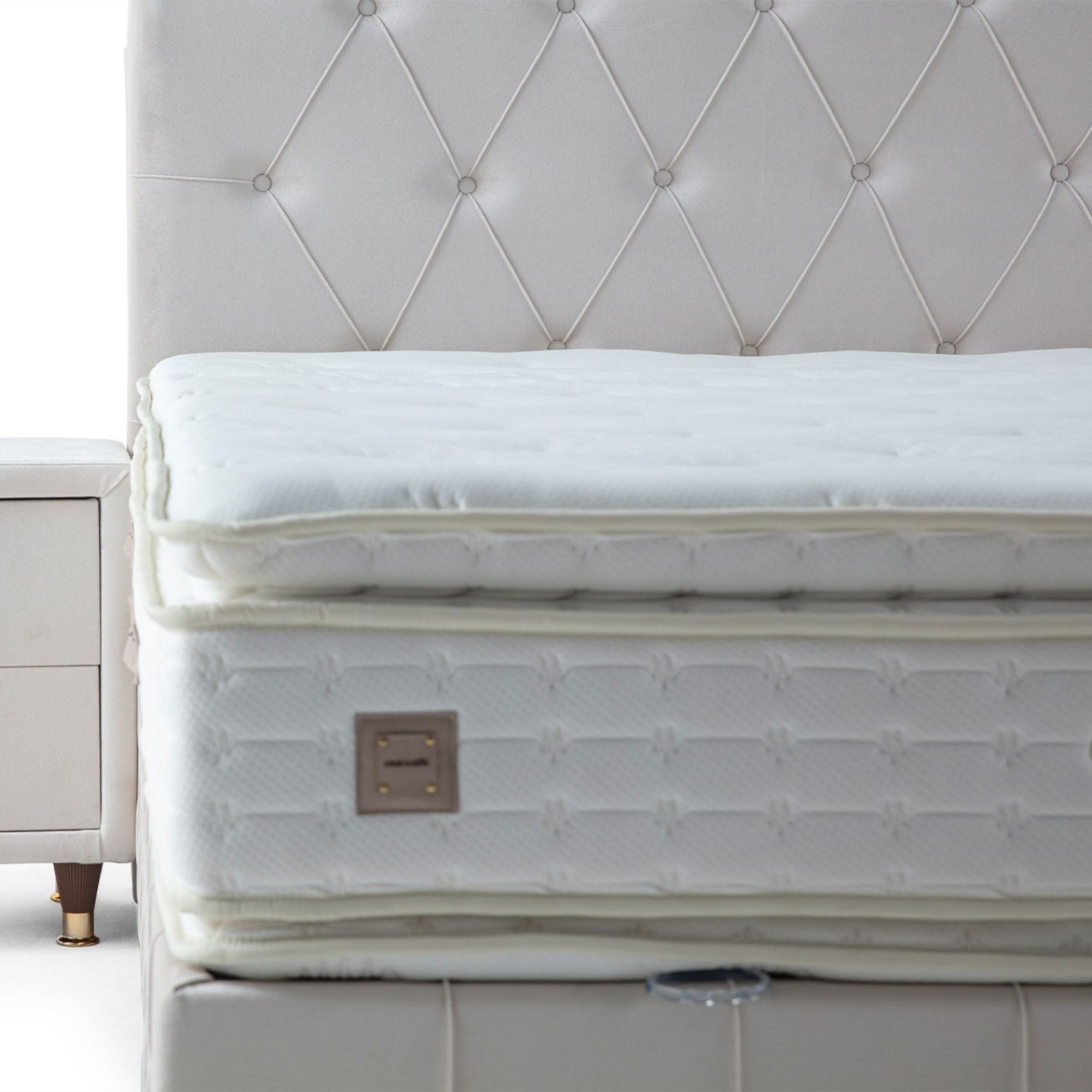 180x200 cm INDIVANI Twins king size mattress showing plush fabric cover and supportive mattress layers.