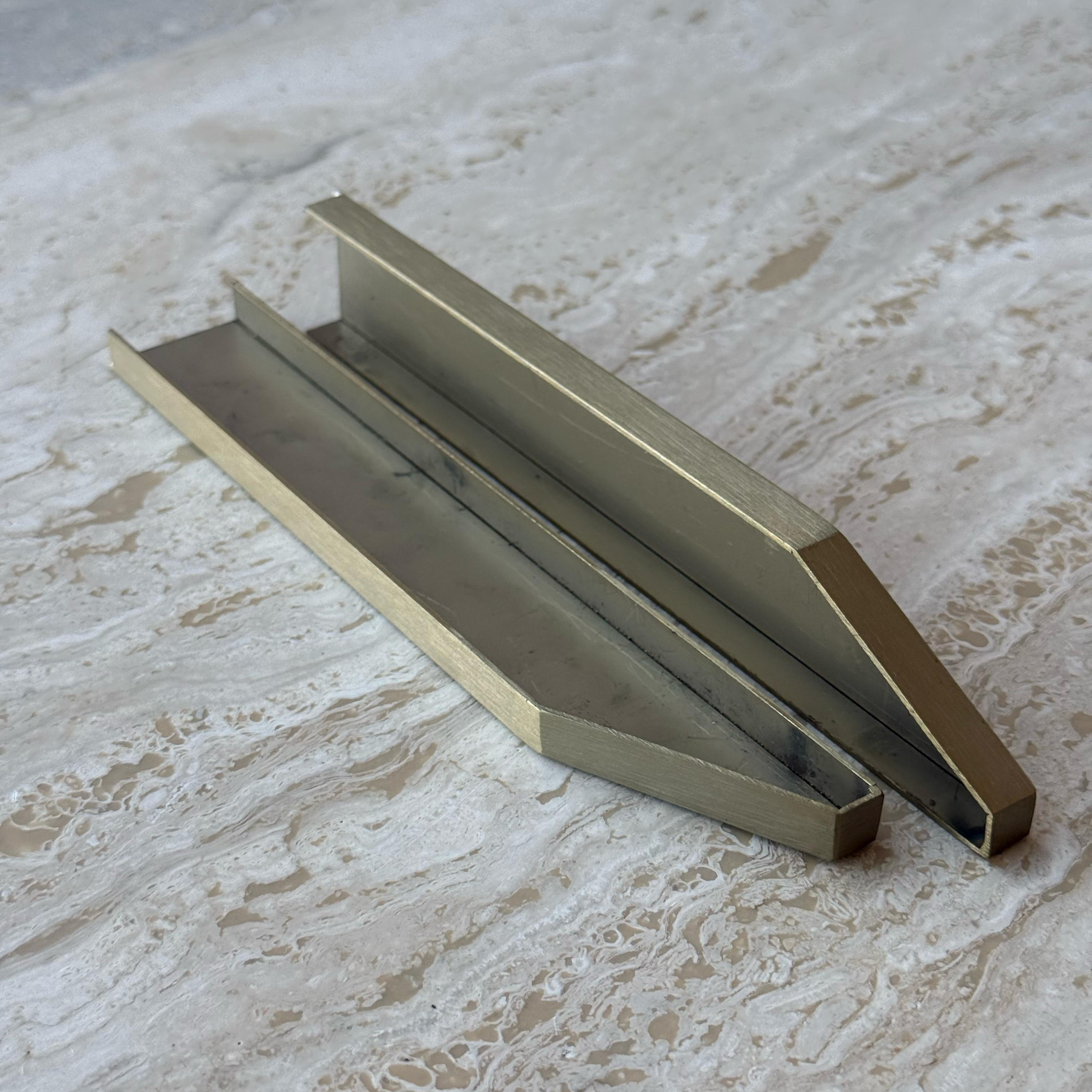 Gold sealing cap for wall panels, 1mm thickness, 2.8cm wide, extra accessory by BEACON for profile finishing and sealing.