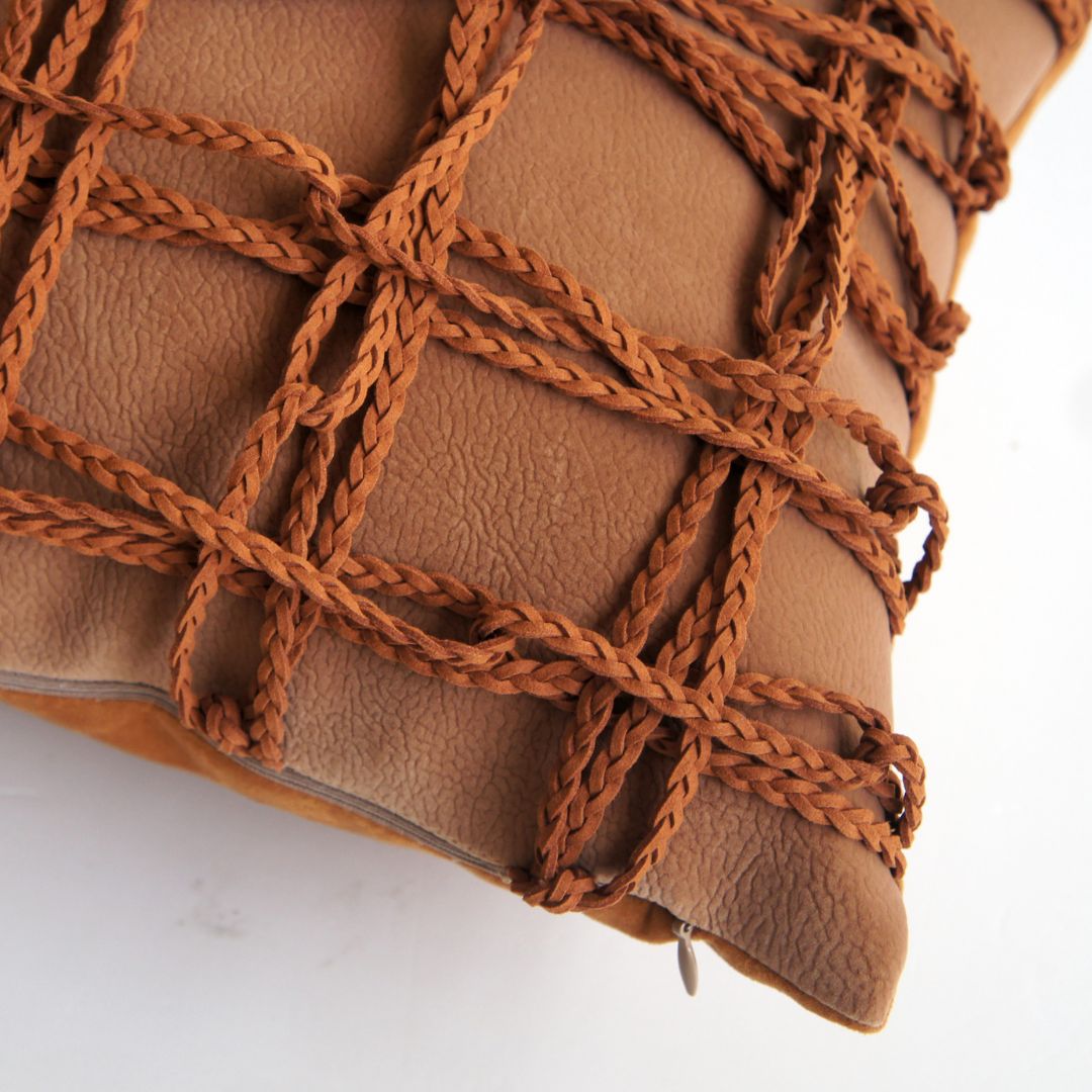 ECC172 - وسادة جلدية منسوجة يدوياً من إيبارزا هايدي، مقاس 30×60 سم