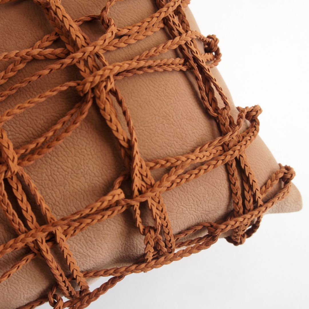 ECC172 - وسادة جلدية منسوجة يدوياً من إيبارزا هايدي، مقاس 30×60 سم