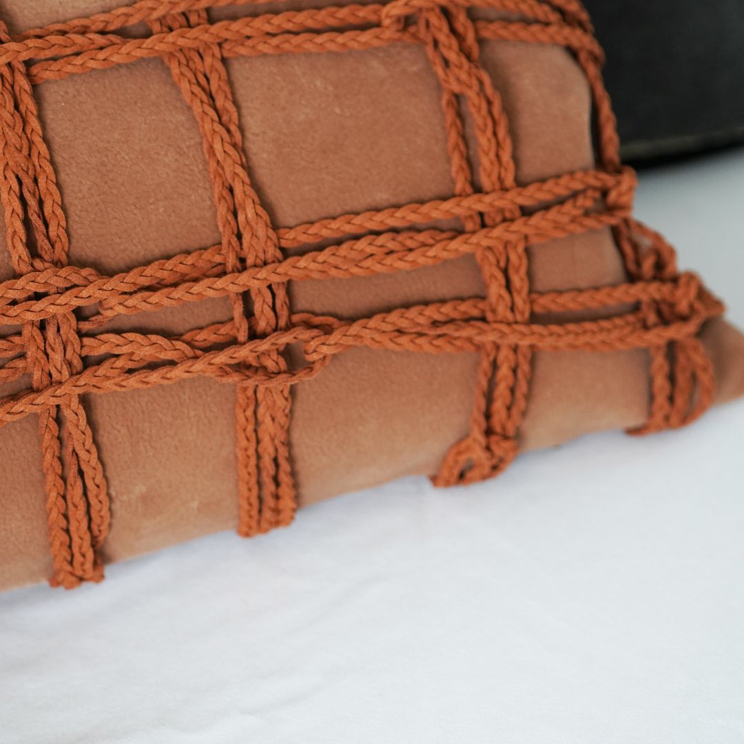 ECC172 - وسادة جلدية منسوجة يدوياً من إيبارزا هايدي، مقاس 30×60 سم