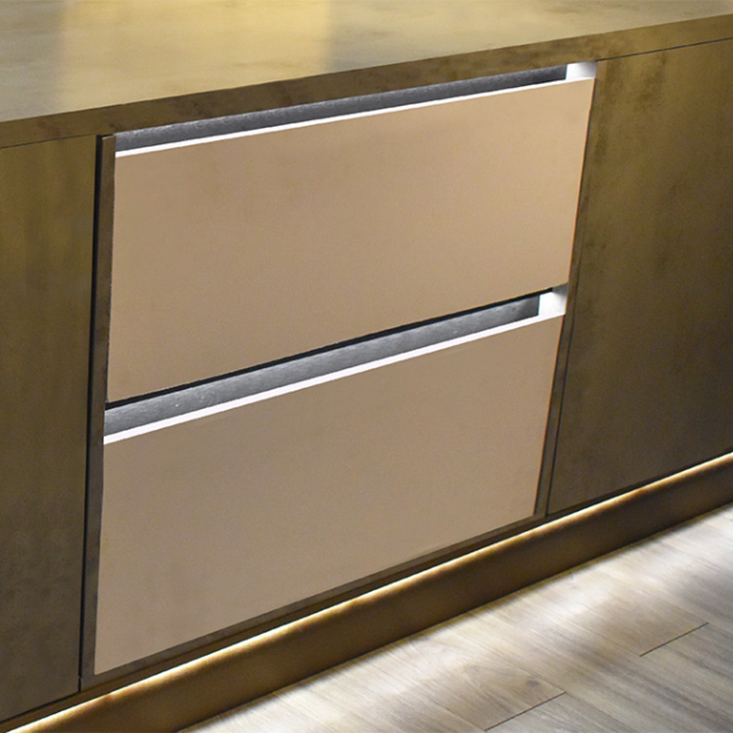 Black 330cm L-shape aluminum handle profile without LED light, suitable for wall panels and decor by BEACON.