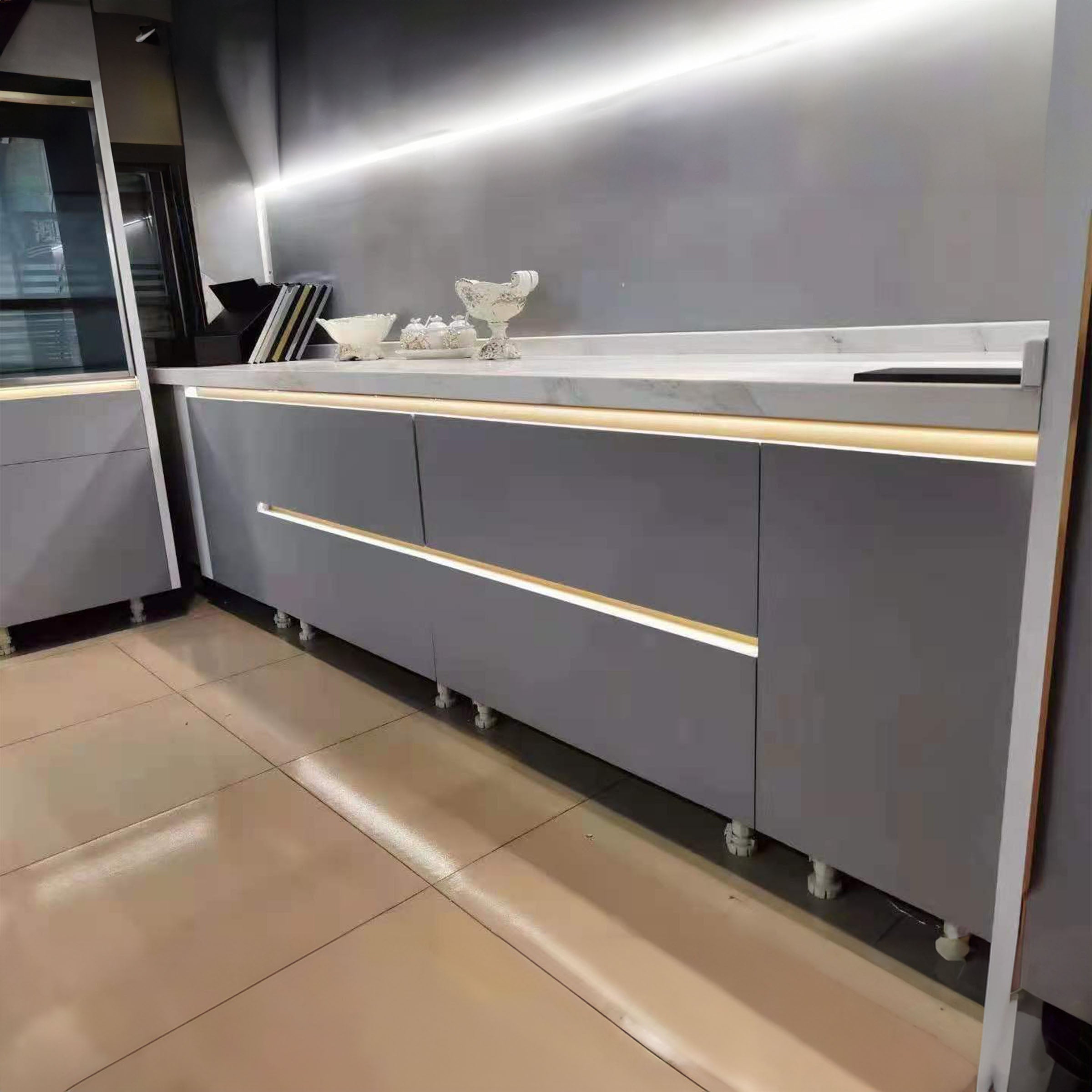 330cm Length (6cm) L shape Alu Handle (Without LED light) Profile Black-CH4-AL052 - PR0063 -  wall-panels-profiles - ebarza Furniture UAE | Shop Modern Furniture in Abu Dhabi & Dubai - مفروشات ايبازرا في الامارات | تسوق اثاث عصري وديكورات مميزة في دبي وابوظبي