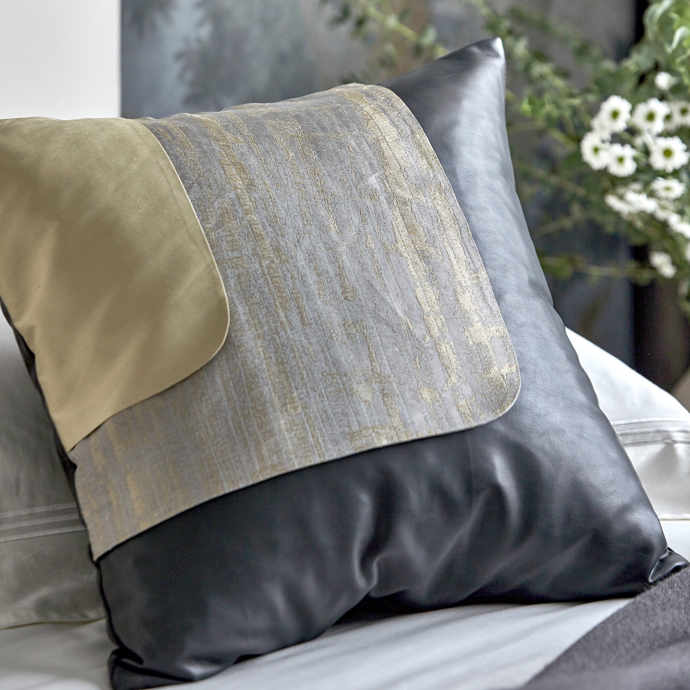 45*45 Roch Patchwork Cushion  - ECC097 -  Cushions - ebarza Furniture UAE | Shop Modern Furniture in Abu Dhabi & Dubai - مفروشات ايبازرا في الامارات | تسوق اثاث عصري وديكورات مميزة في دبي وابوظبي