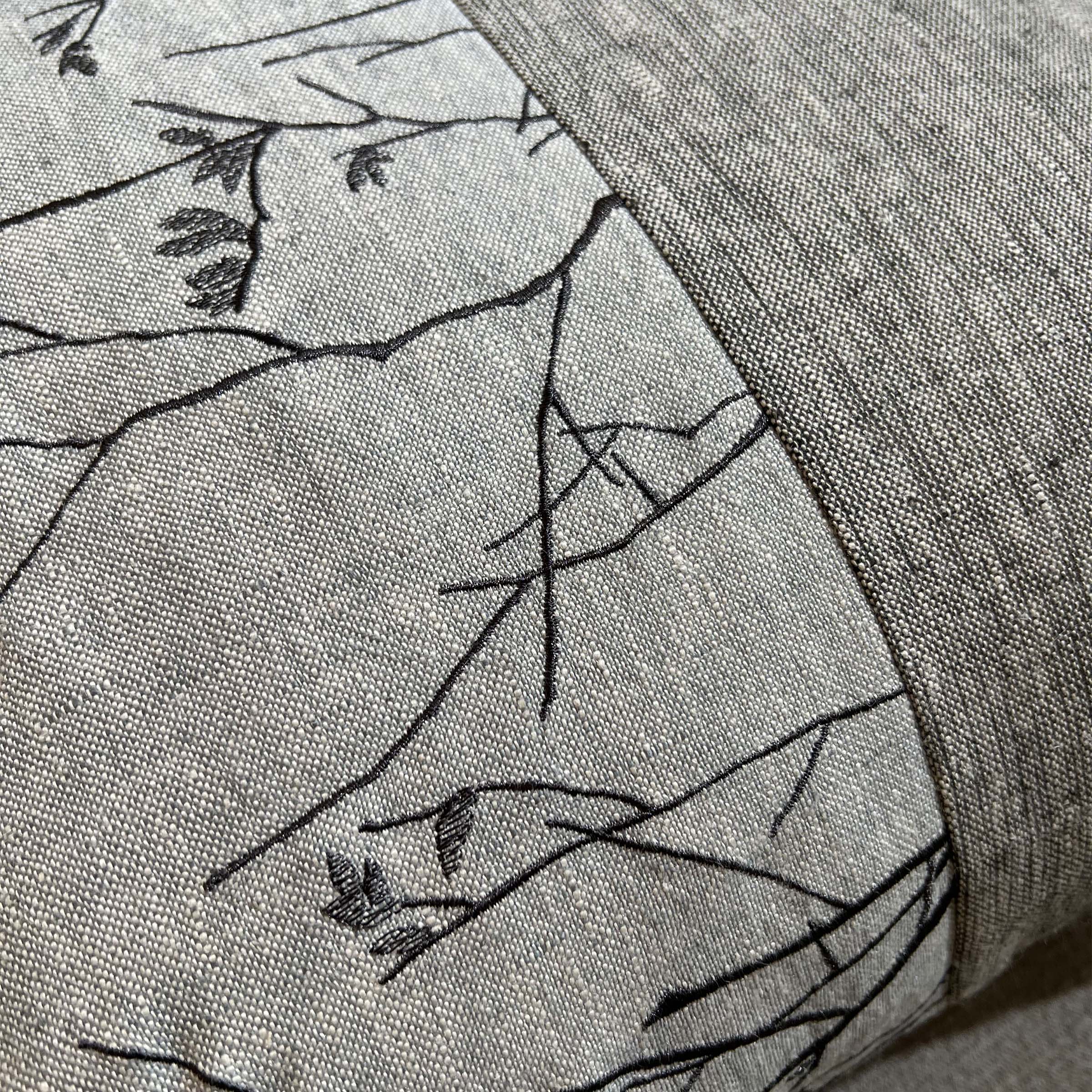 45*45 Yaji embroidery cushion - ECC089 -  Cushions | وسادة التطريز ياجي - ebarza Furniture UAE | Shop Modern Furniture in Abu Dhabi & Dubai - مفروشات ايبازرا في الامارات | تسوق اثاث عصري وديكورات مميزة في دبي وابوظبي