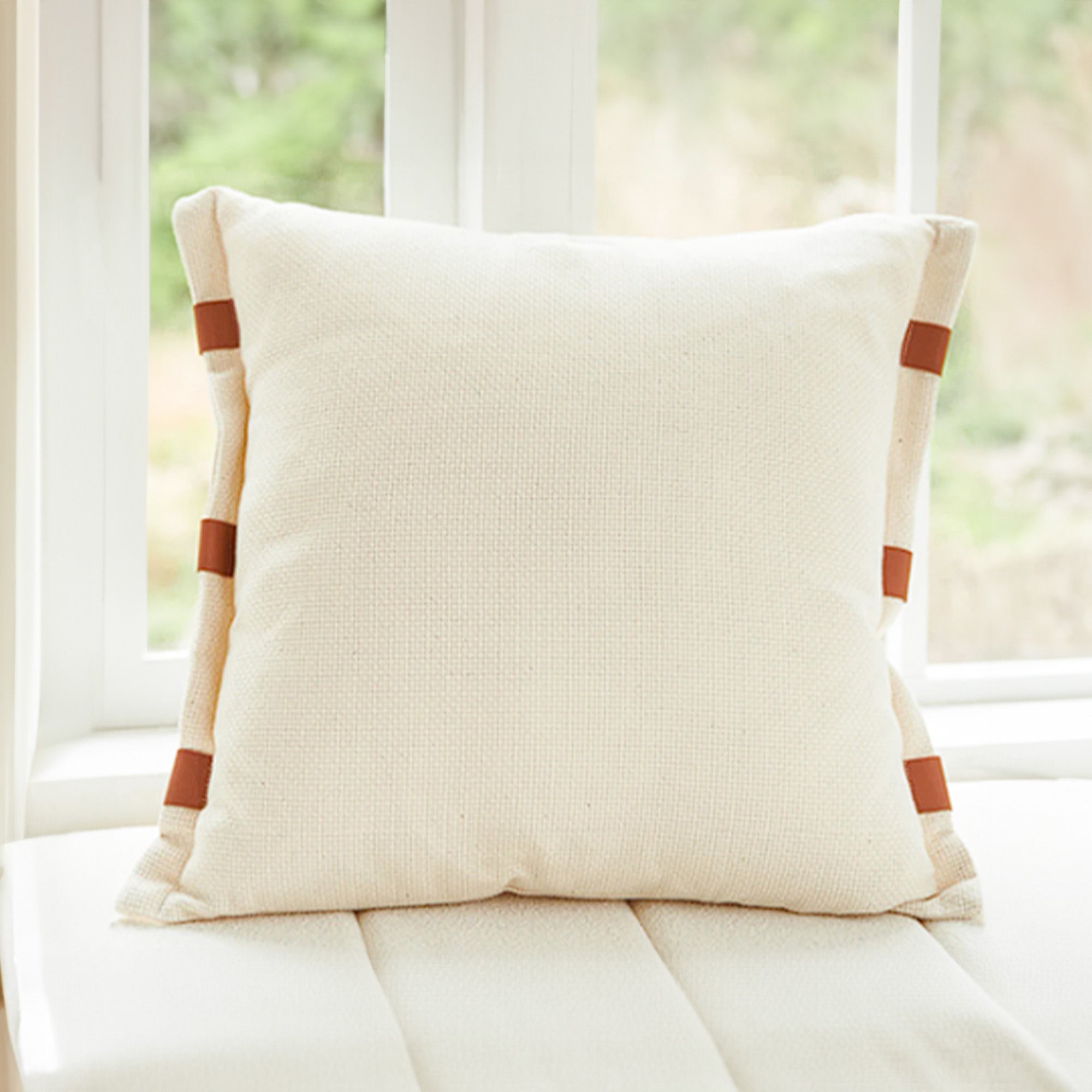 White and caramel leather cushion with a white edge, measuring 45x45 cm, from BEACON's KD2352 cushion collection.