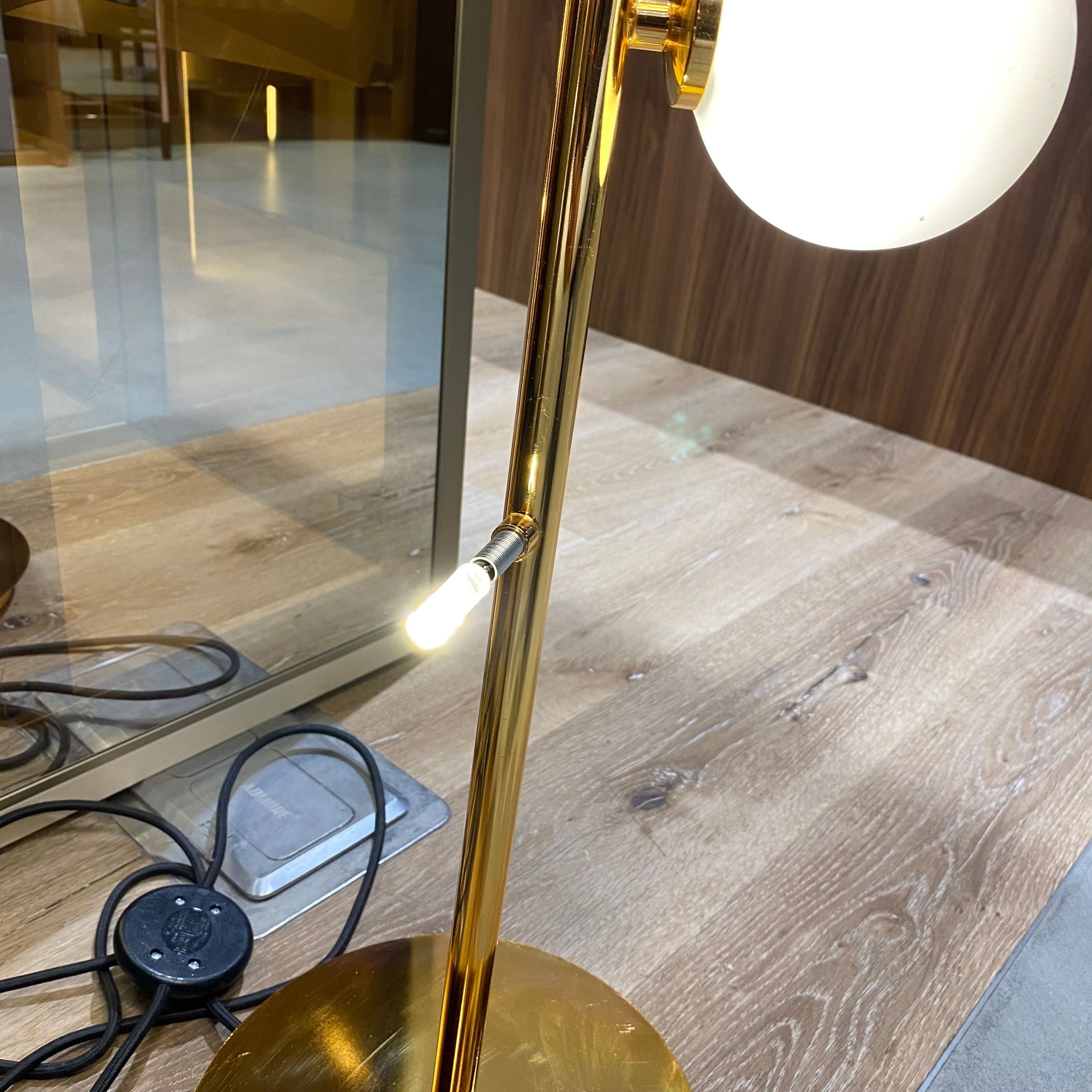Display Item - Pisa Floor Lamp Cy-New-050Nakheel -  USED ITEM | قطعة من المعرض - مصباح أرضي بيزا - ebarza Furniture UAE | Shop Modern Furniture in Abu Dhabi & Dubai - مفروشات ايبازرا في الامارات | تسوق اثاث عصري وديكورات مميزة في دبي وابوظبي