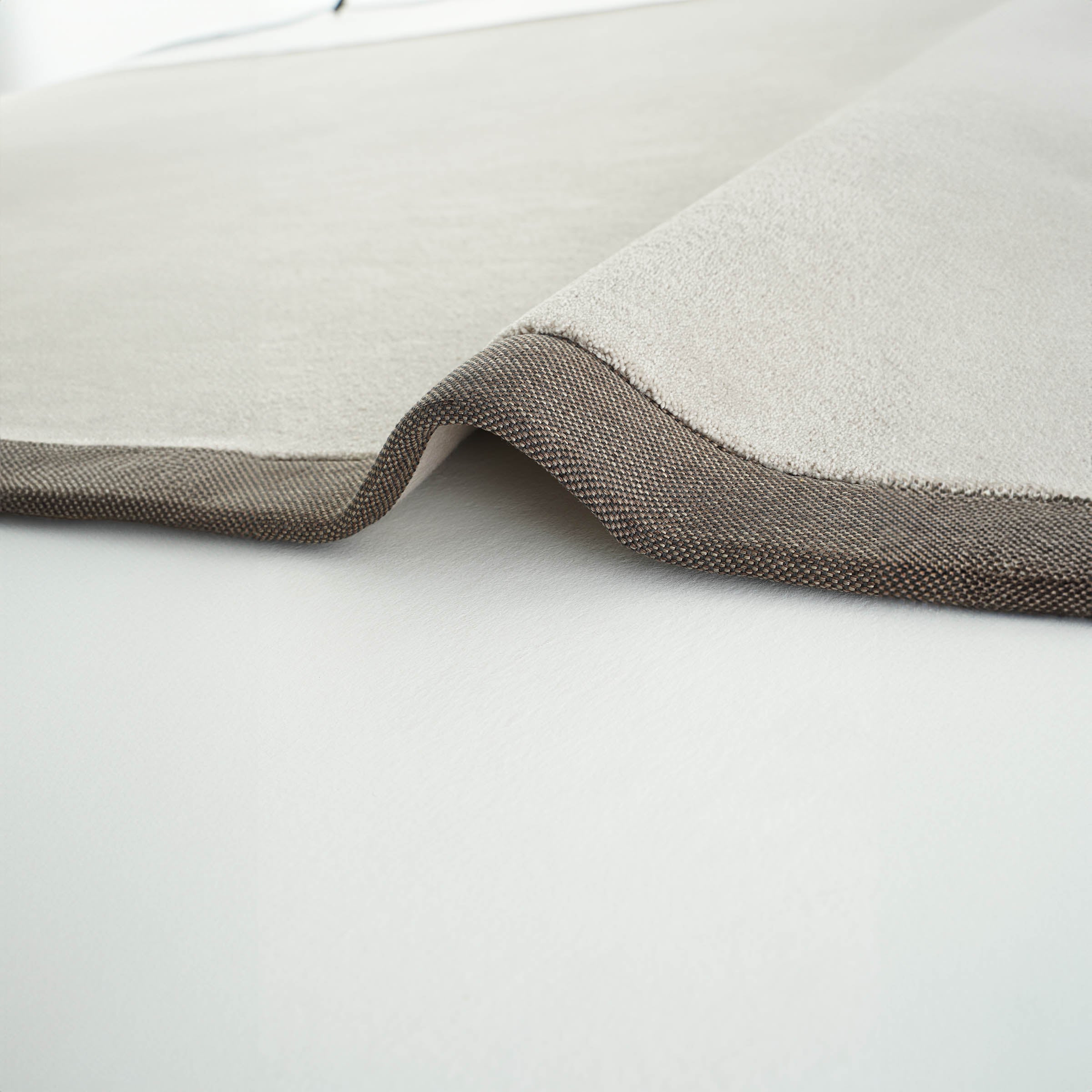 600x400 cm Bounty 74 Monterey rug by Cool Hali, featuring a detailed pattern in neutral tones, ideal for modern living spaces.