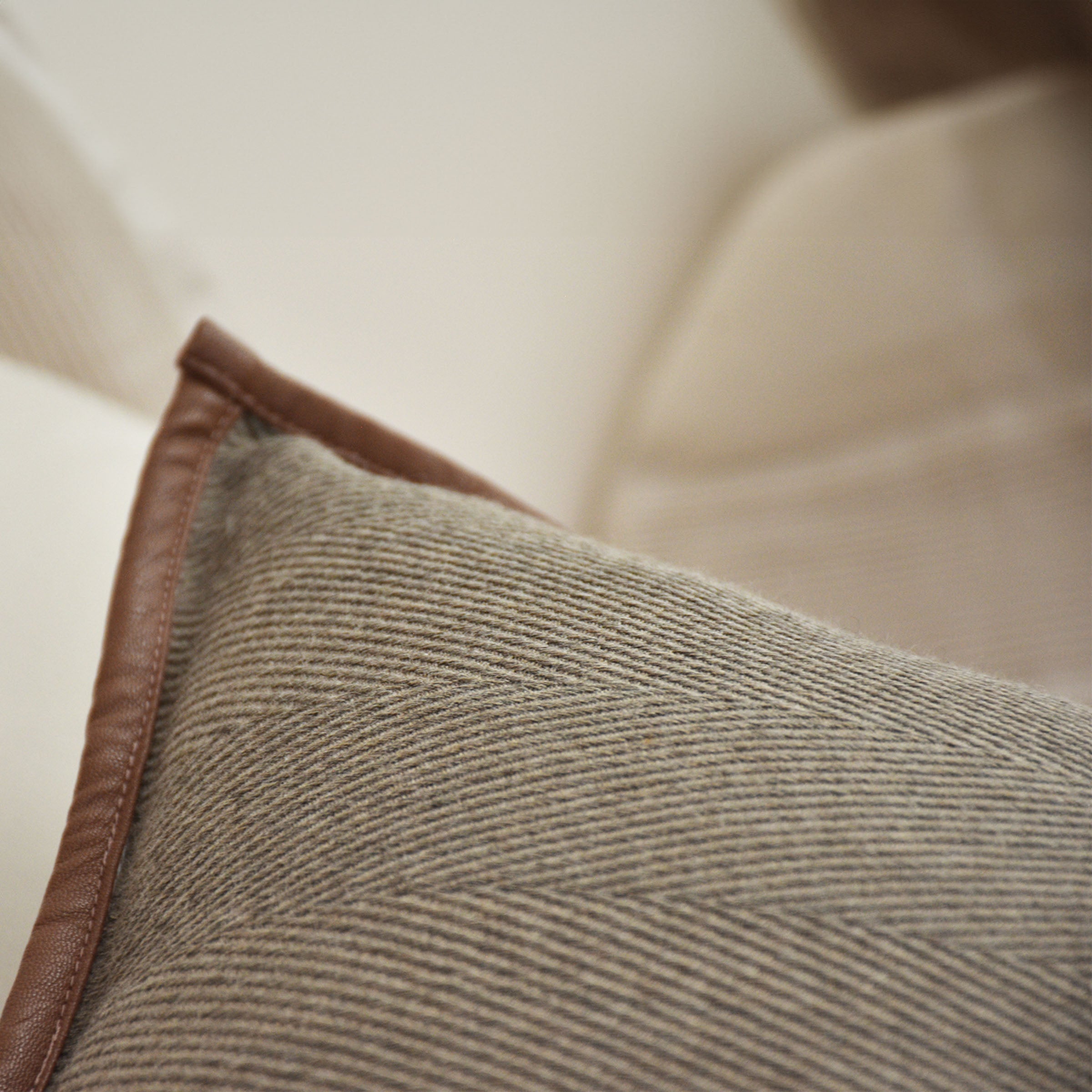 60*60 Nelson  Wool Blend Cushion - ECC082 -  Cushions | وسادة من مزيج صوف نيلسون - ebarza Furniture UAE | Shop Modern Furniture in Abu Dhabi & Dubai - مفروشات ايبازرا في الامارات | تسوق اثاث عصري وديكورات مميزة في دبي وابوظبي