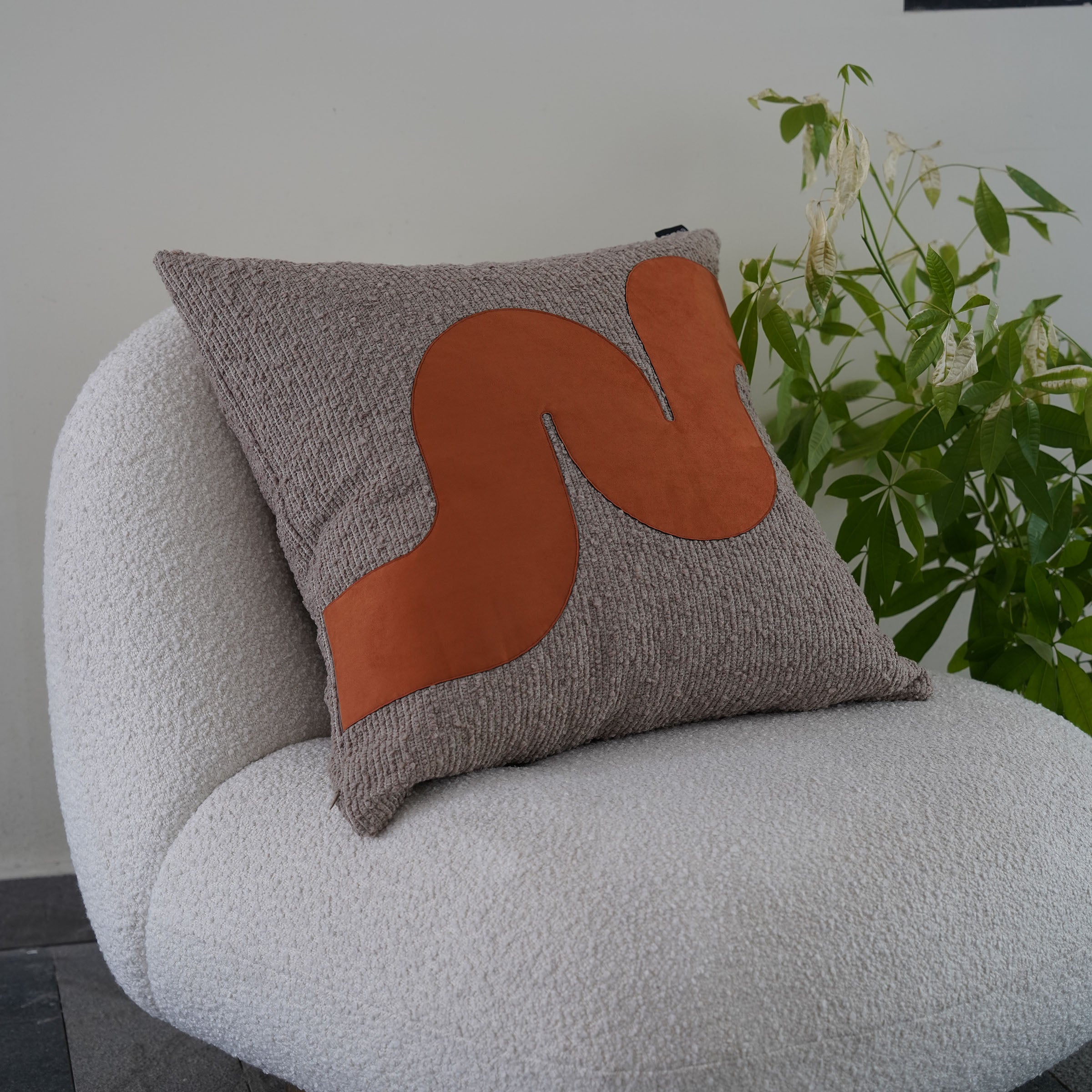 60x60Cm  Ebarza Amman Patchwork Cushion ECC128 -  Cushions - ebarza Furniture UAE | Shop Modern Furniture in Abu Dhabi & Dubai - مفروشات ايبازرا في الامارات | تسوق اثاث عصري وديكورات مميزة في دبي وابوظبي
