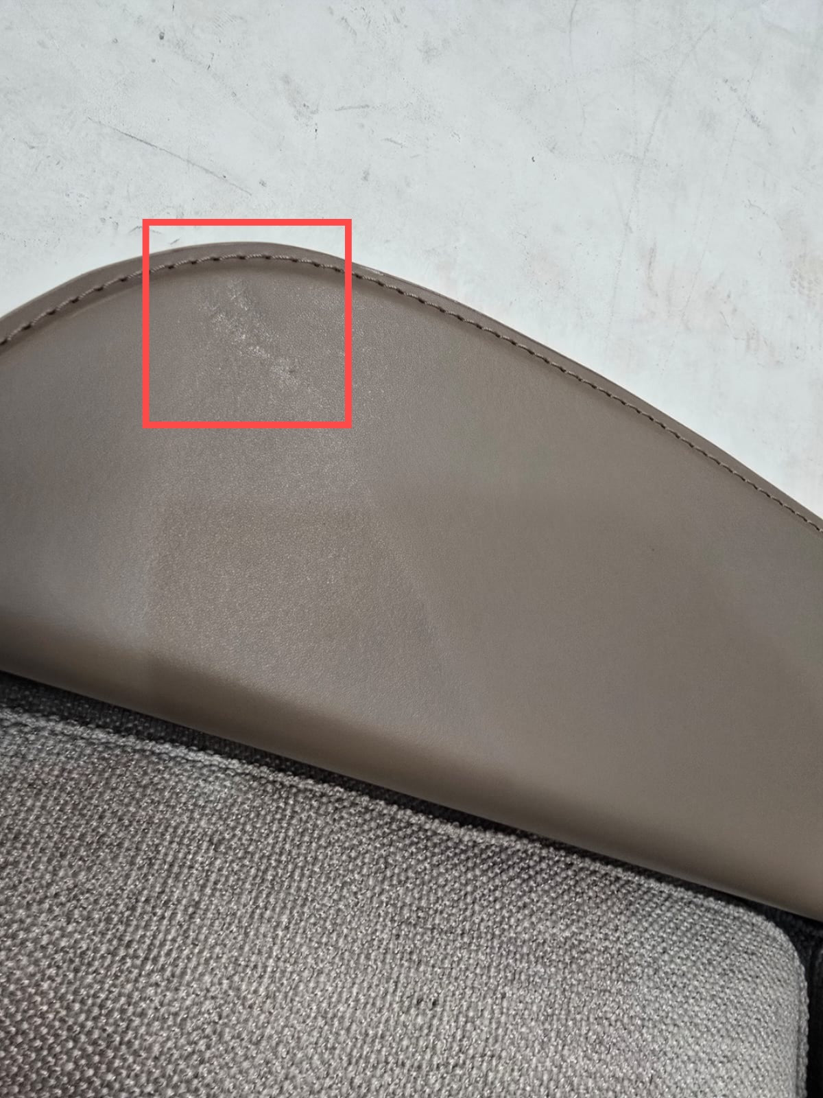 Display image of BEACON Avenor armchair D-LC091/SF091, showing its stylish fabric upholstery and comfortable design.