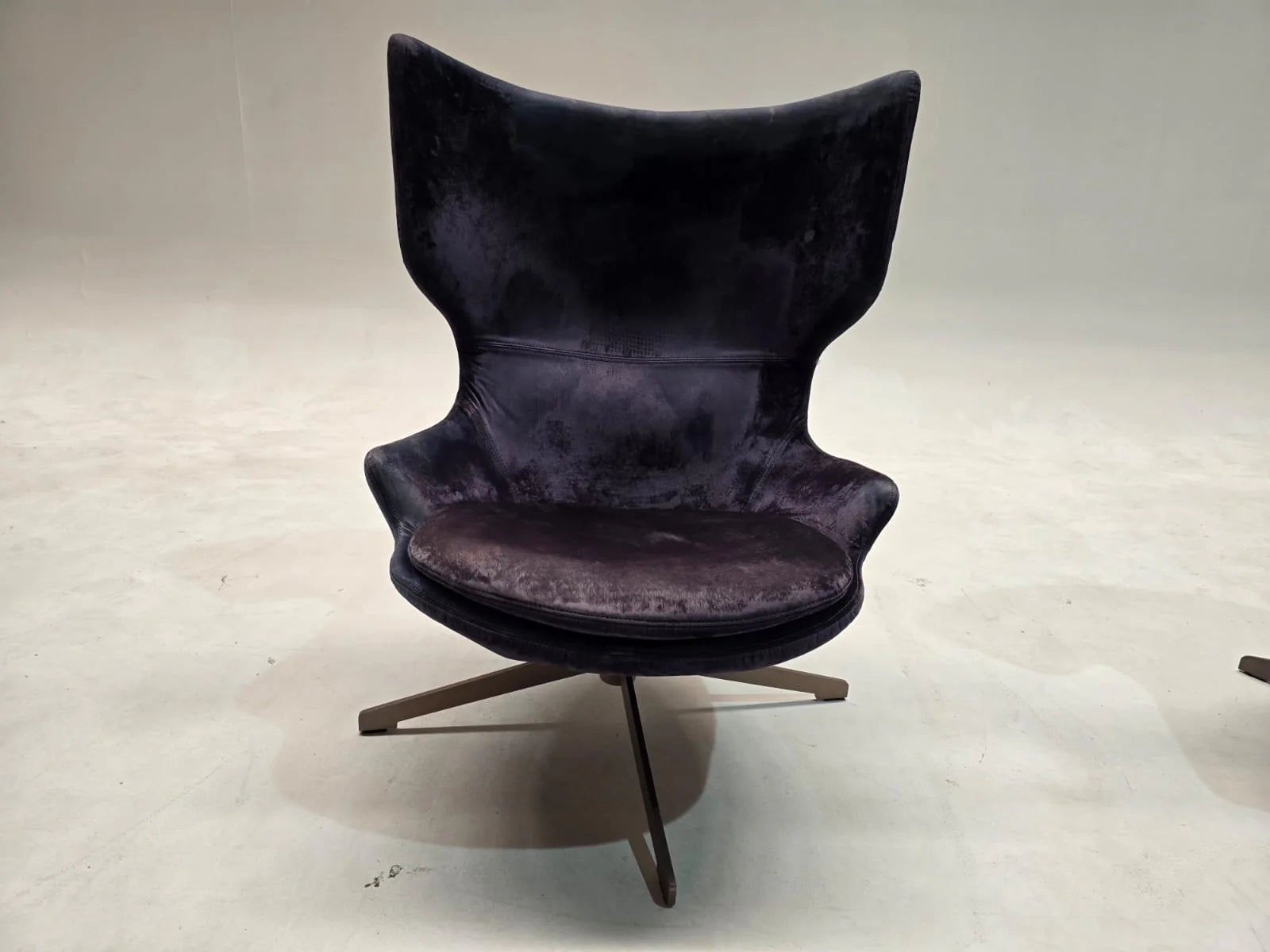 Display image of the Biel Lounge Chair LC031M by Beacon, showing its modern design and plush upholstery as a display item.