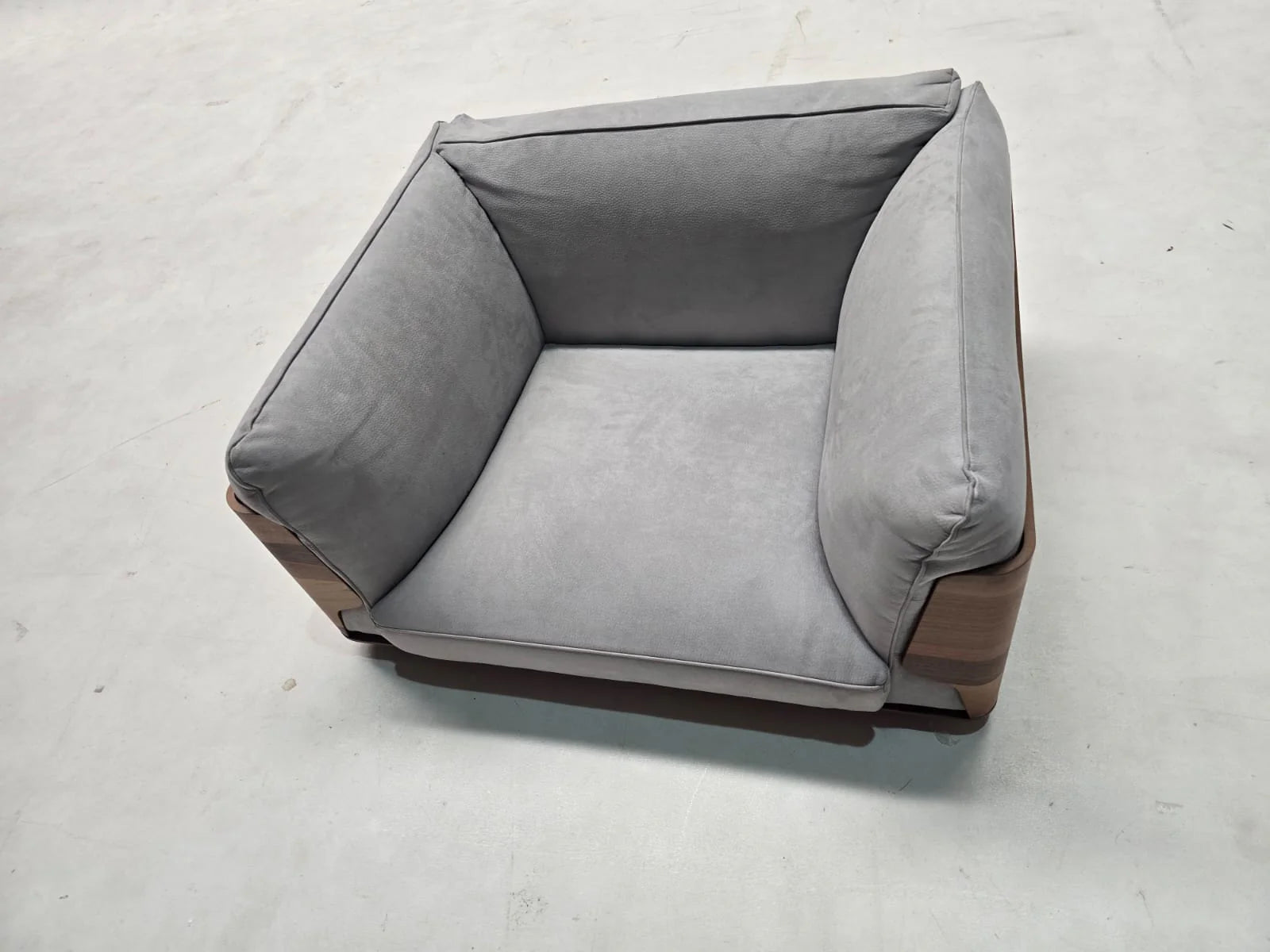 AS IS - Brooklyn Armchair Brooarmchair002