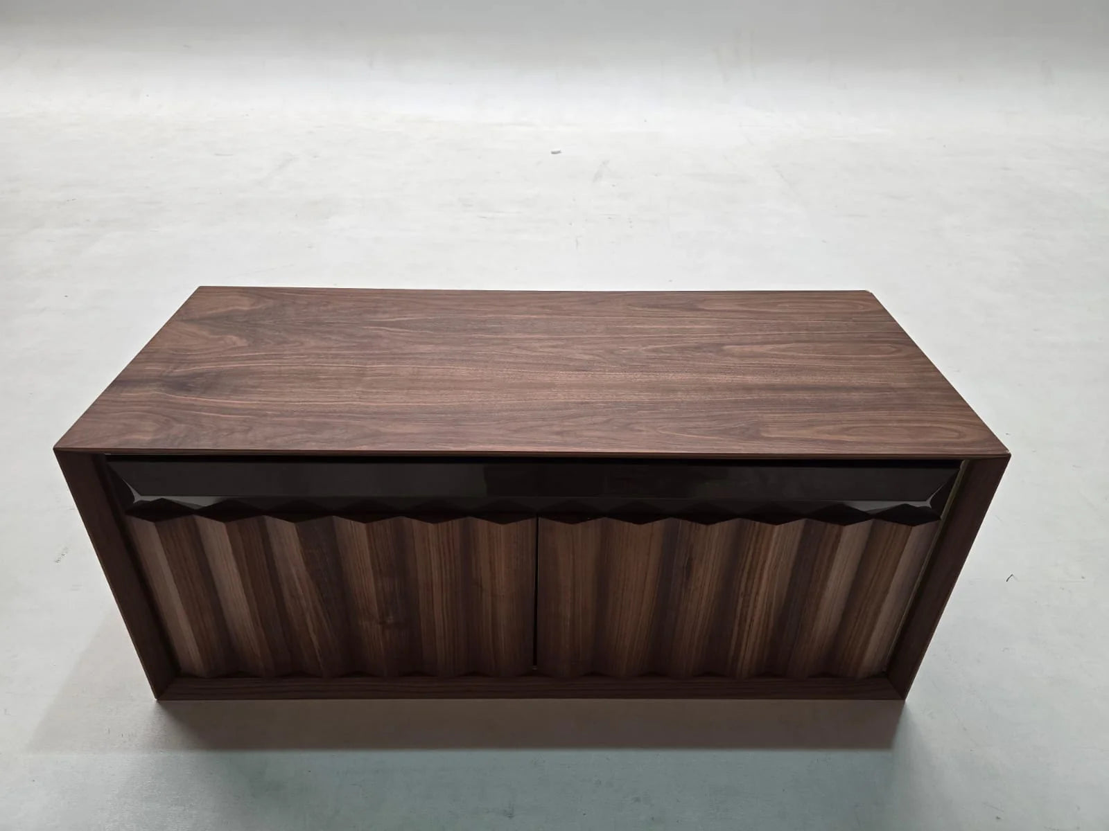 AS IS - Ginda Dresser Ginda001-Dresser