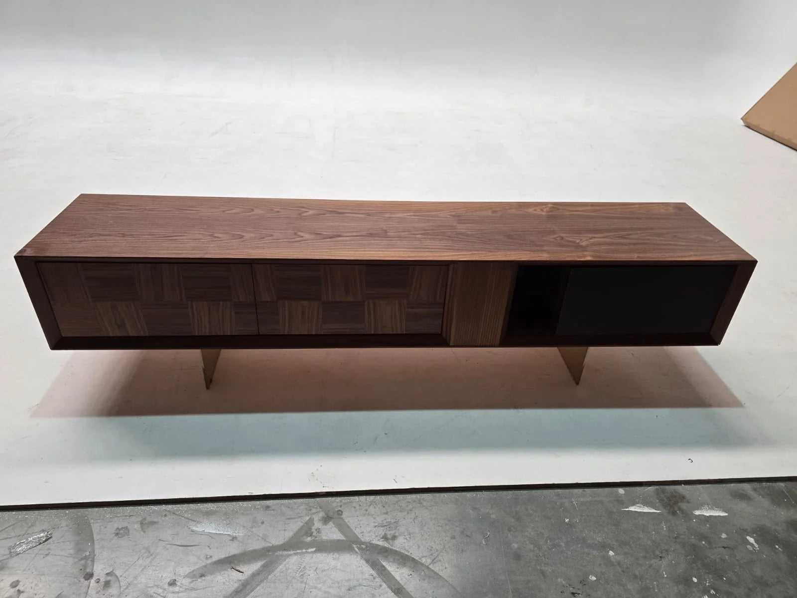 AS IS - Heritage  Tv Unit  Heritage-Tv005