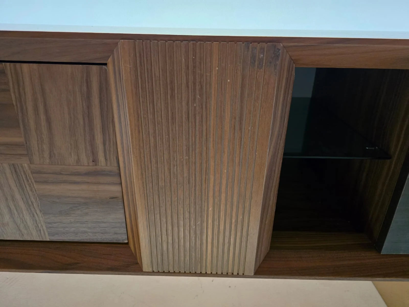 AS IS - Heritage  Tv Unit  Heritage-Tv005