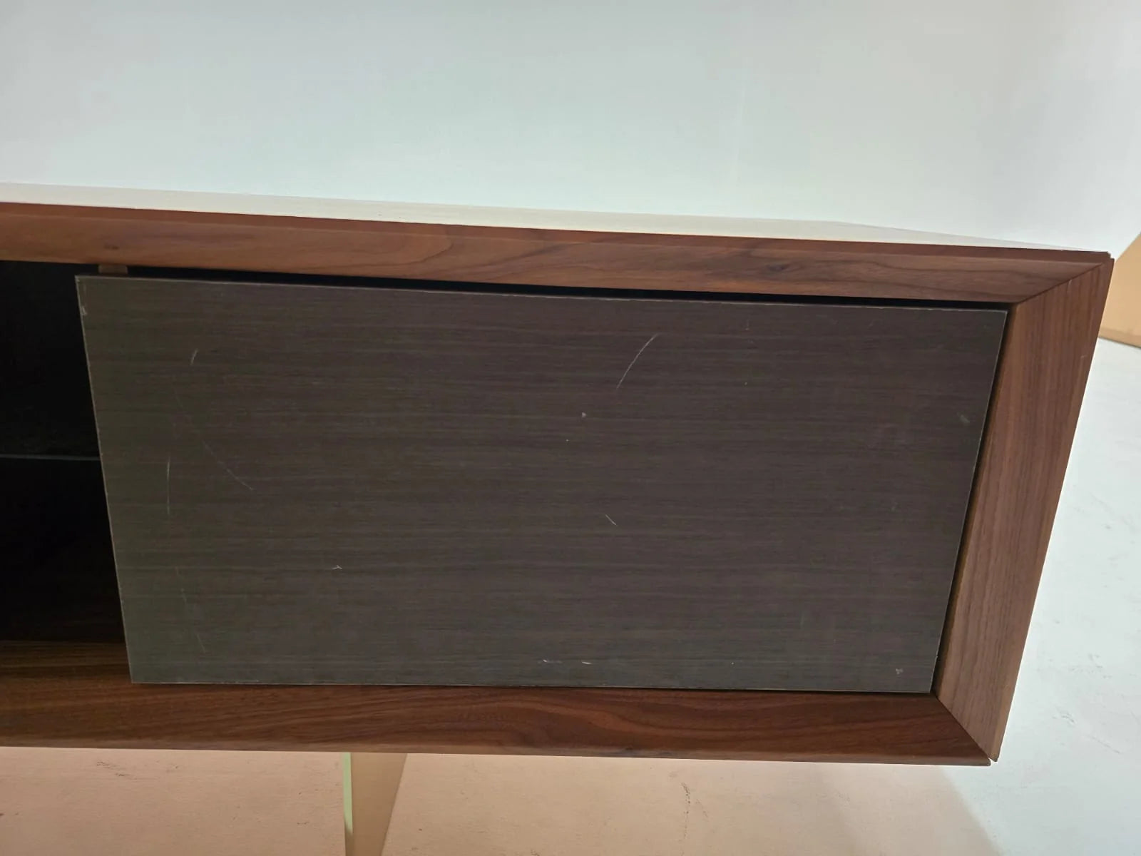 AS IS - Heritage  Tv Unit  Heritage-Tv005