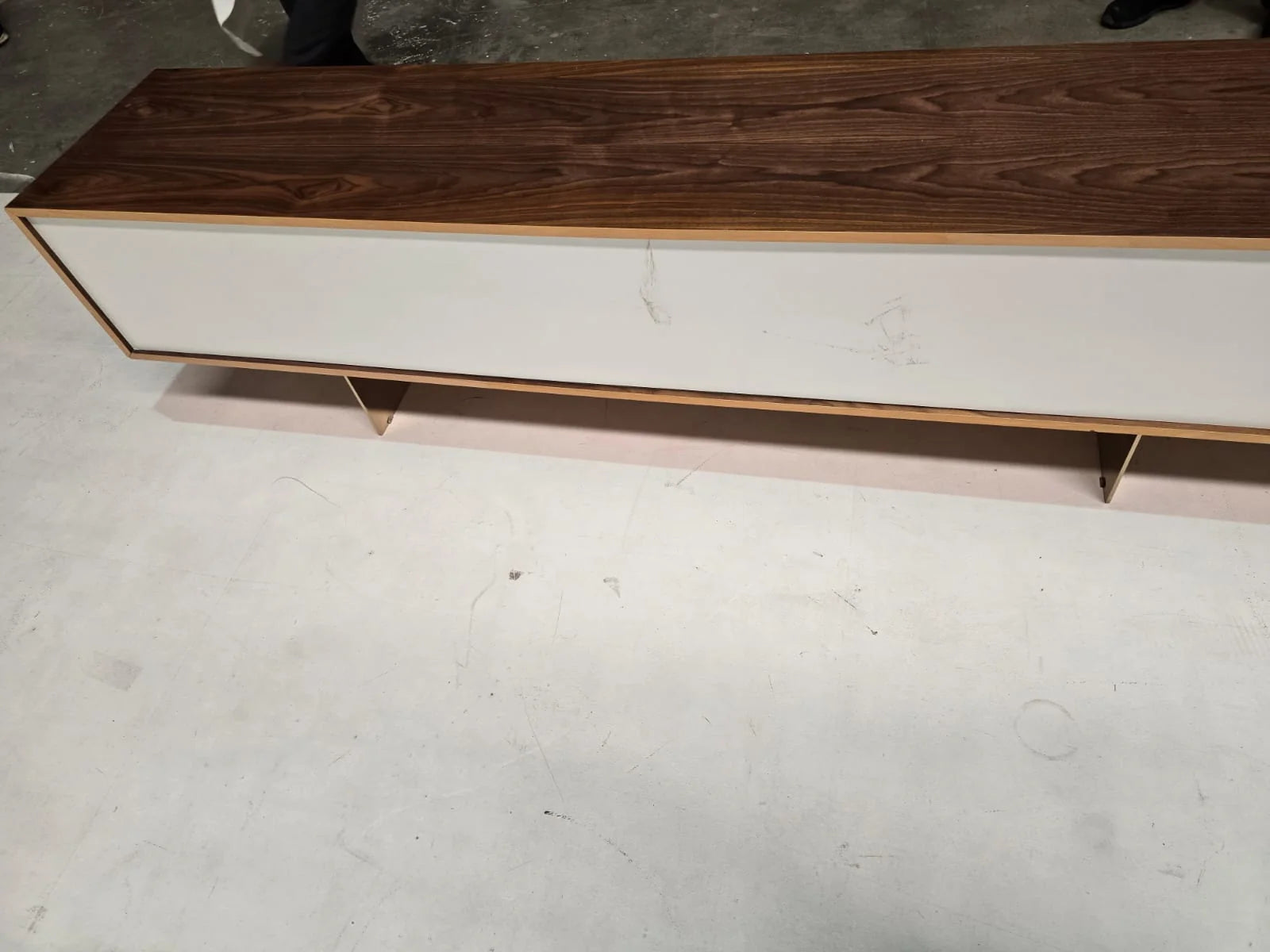 AS IS - Heritage  Tv Unit  Heritage-Tv005