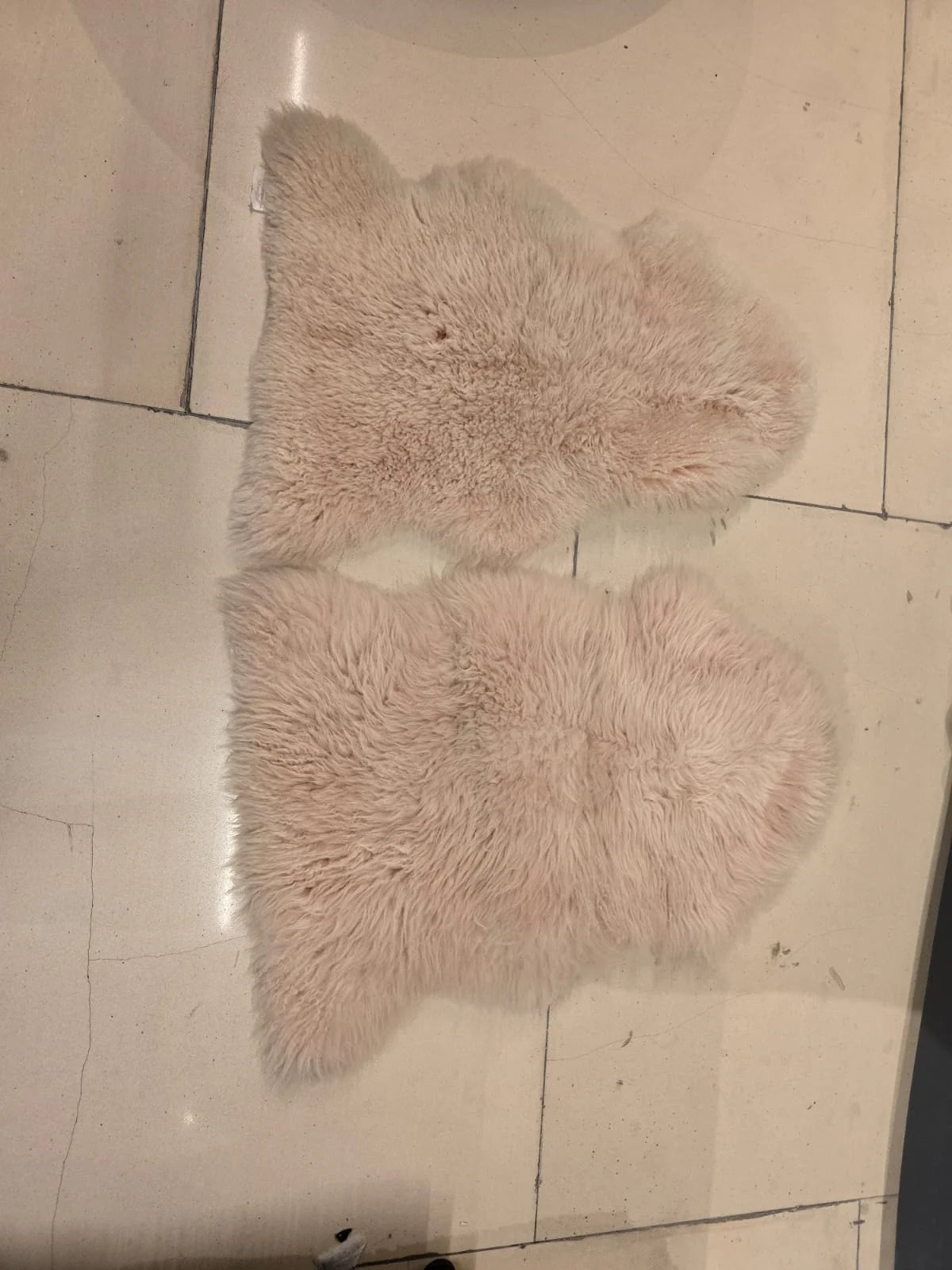 AS IS - Luxurious Sheepskin Rug -Natural Shp-P -  DISPLAY ITEM - ebarza Furniture UAE | Shop Modern Furniture in Abu Dhabi & Dubai - مفروشات ايبازرا في الامارات | تسوق اثاث عصري وديكورات مميزة في دبي وابوظبي