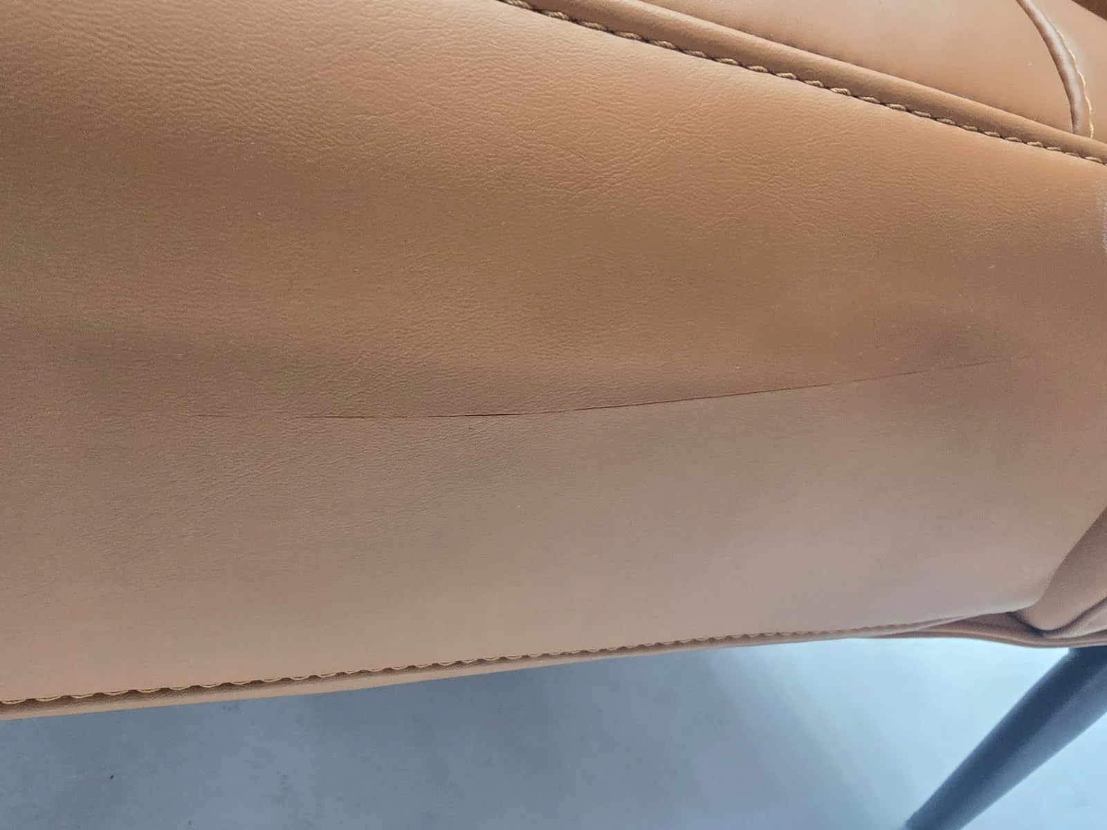 AS IS - Markos Chaise SF040-RL-Caramel -  DISPLAY ITEM - ebarza Furniture UAE | Shop Modern Furniture in Abu Dhabi & Dubai - مفروشات ايبازرا في الامارات | تسوق اثاث عصري وديكورات مميزة في دبي وابوظبي