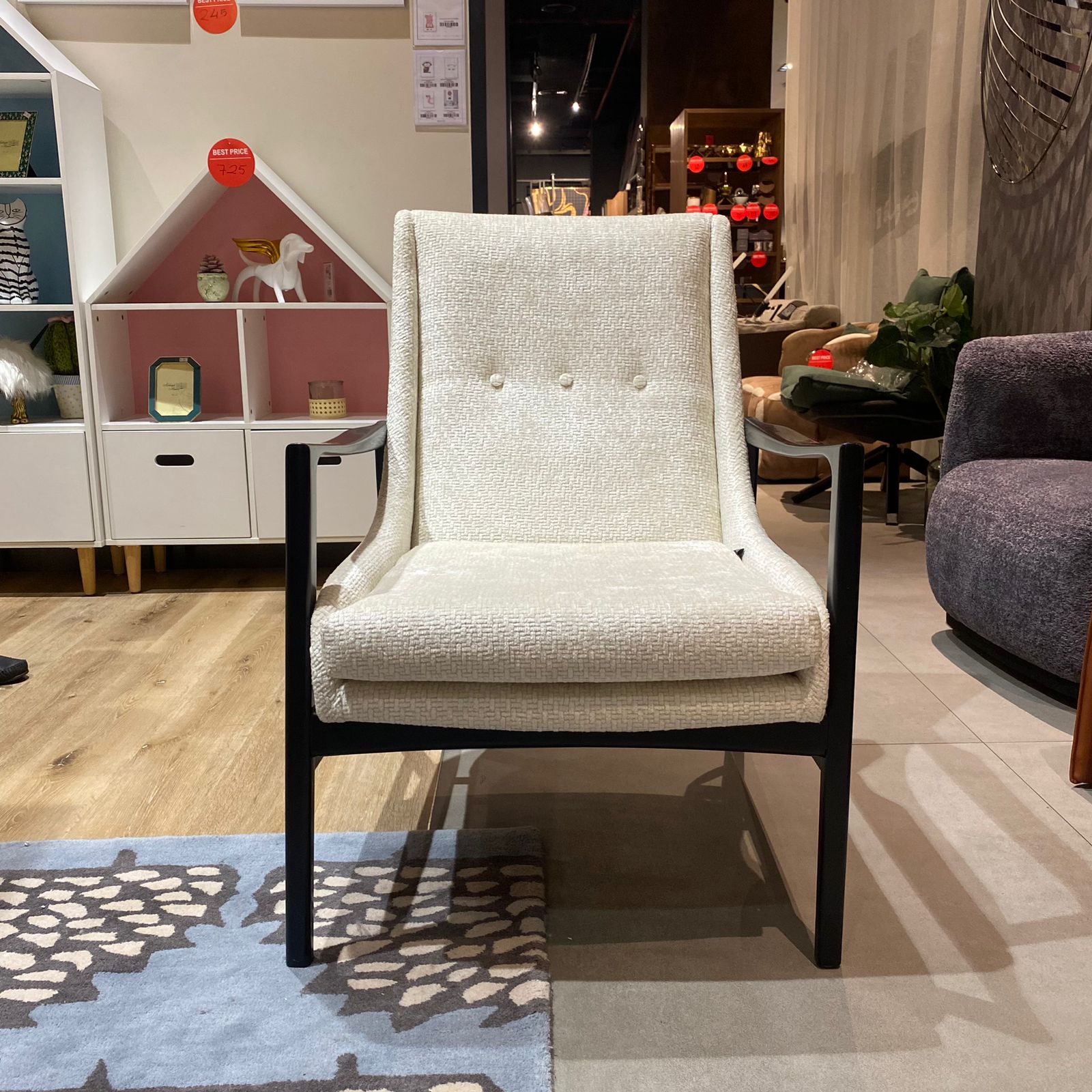 Display Item - Bronx Lounge Chair Bronx-001Nakheel -  USED ITEM | قطعة من المعرض - كرسي صالة برونكس - ebarza Furniture UAE | Shop Modern Furniture in Abu Dhabi & Dubai - مفروشات ايبازرا في الامارات | تسوق اثاث عصري وديكورات مميزة في دبي وابوظبي