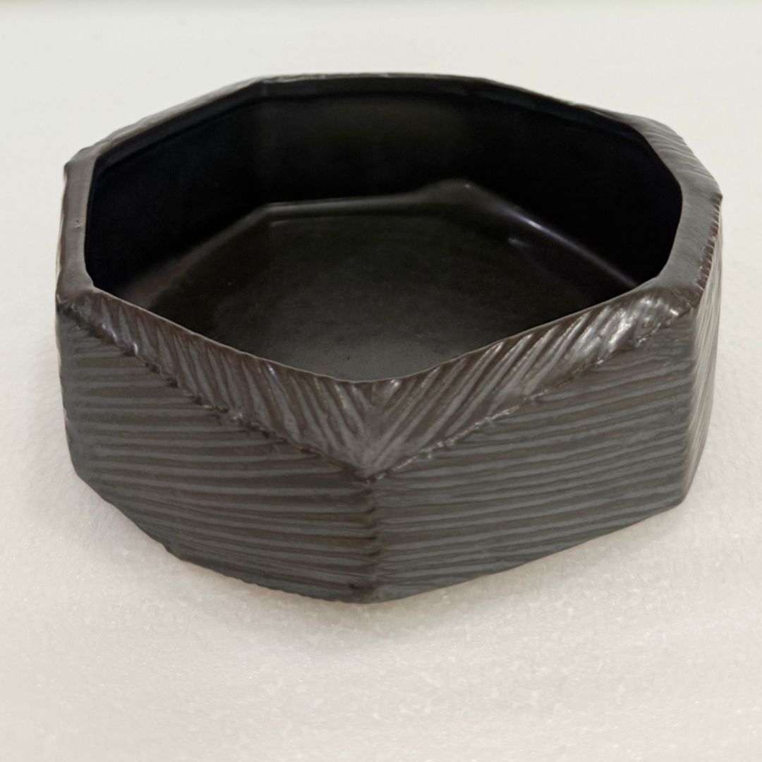 Pre-order 65 Days Delivery Black volcanic Small chizzled bowl CB4420-15-R633 -  Bowls - ebarza Furniture UAE | Shop Modern Furniture in Abu Dhabi & Dubai - مفروشات ايبازرا في الامارات | تسوق اثاث عصري وديكورات مميزة في دبي وابوظبي