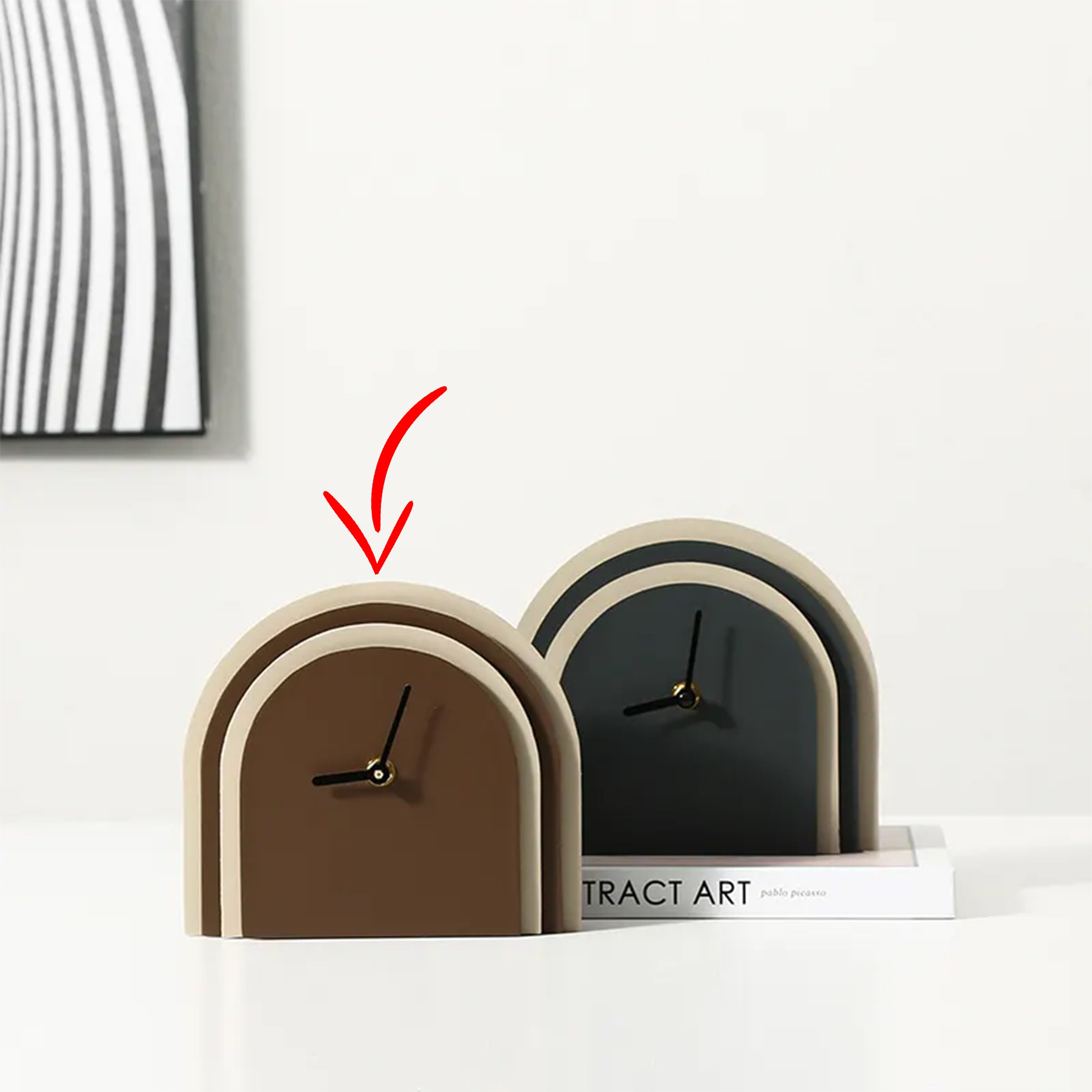 Brown Leather Clock FB-PG2208B -  Clocks | ساعة جلد بني - ebarza Furniture UAE | Shop Modern Furniture in Abu Dhabi & Dubai - مفروشات ايبازرا في الامارات | تسوق اثاث عصري وديكورات مميزة في دبي وابوظبي