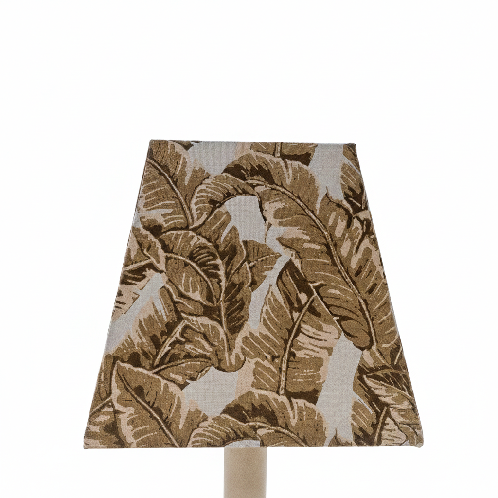 BEACON Dai outdoor floor lamp with solar power, modern smart outdoor lighting, featuring a sleek design and solar panel.