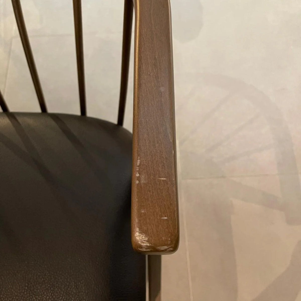 Display image of the Linz Craft Chair Mone-034 by SANCREA, showcasing its modern design and wooden frame.