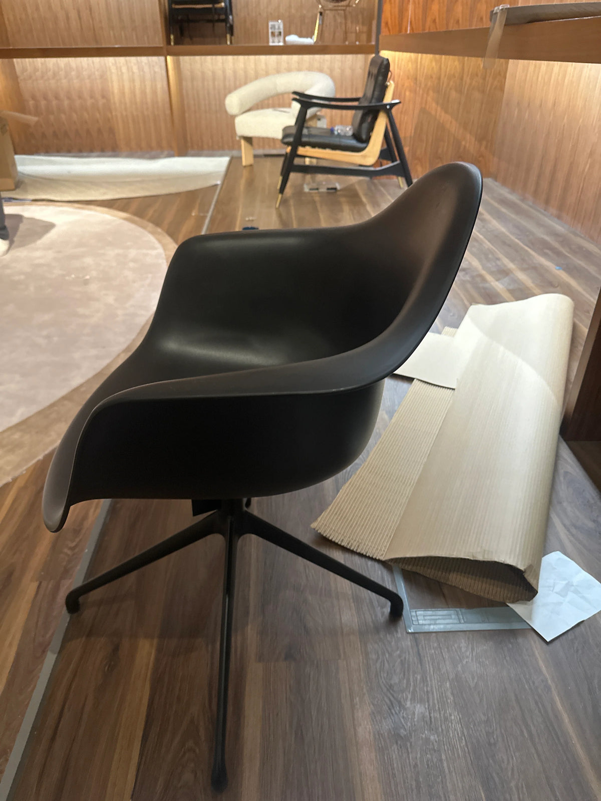Display image of a RUDI Classic Chair PC-125E+Seat, showcasing the elegant design and sturdy frame of this office chair.