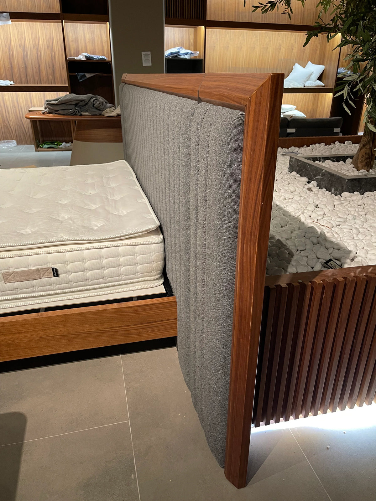 Display Item - Icona Bedstead Icona001-Bedonly - Yas