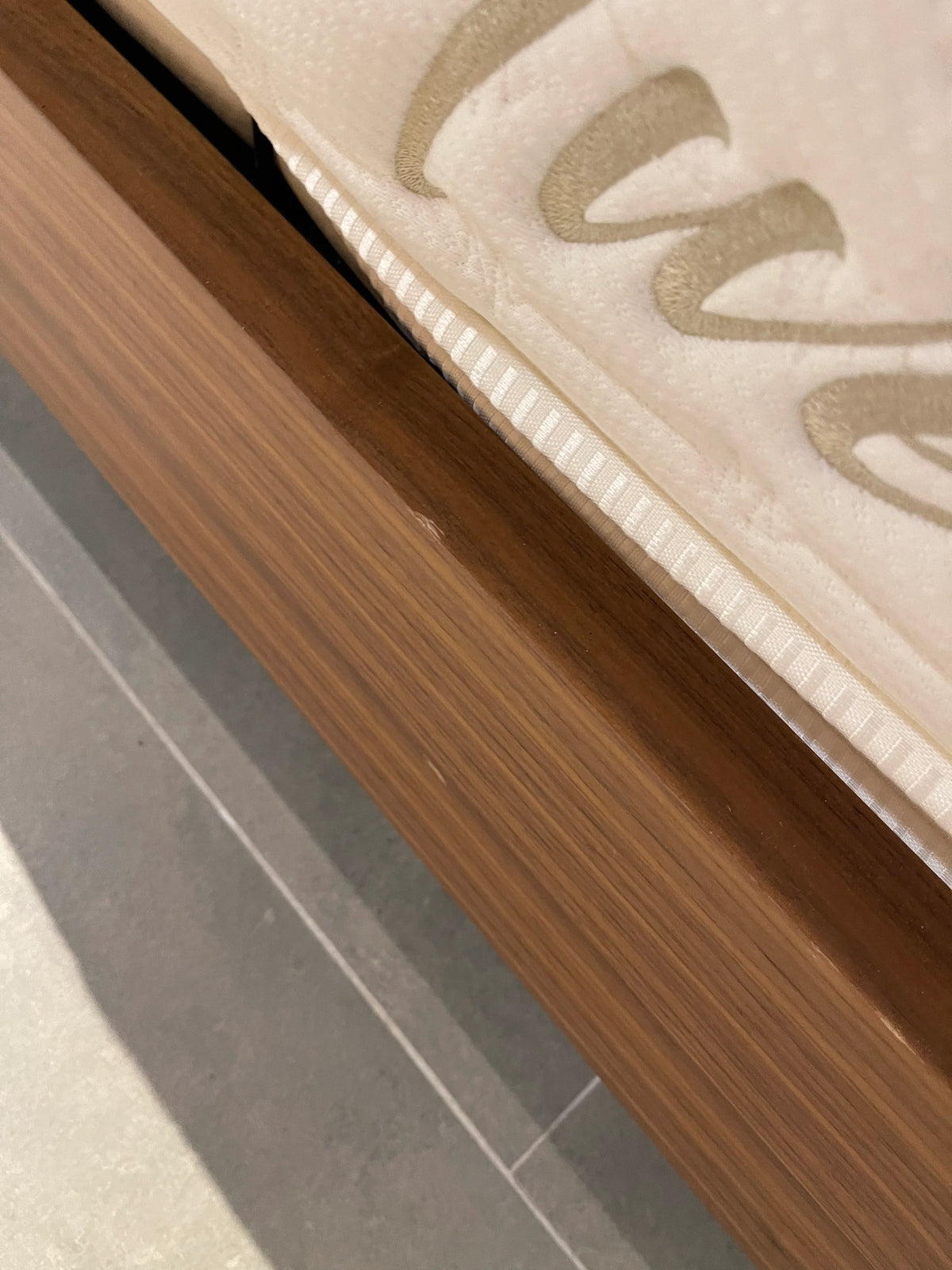 Display Item - Icona Bedstead Icona001-Bedonly - Yas