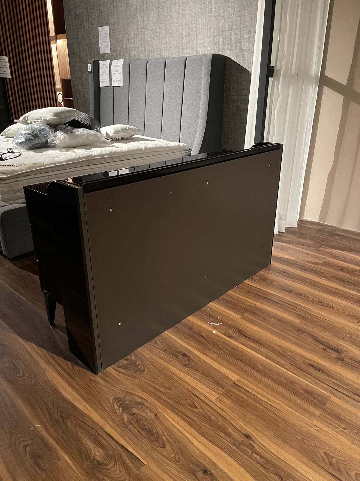 Display Item - Kant Dresser & Mirror Kant-Dresser+Mirror - Yas