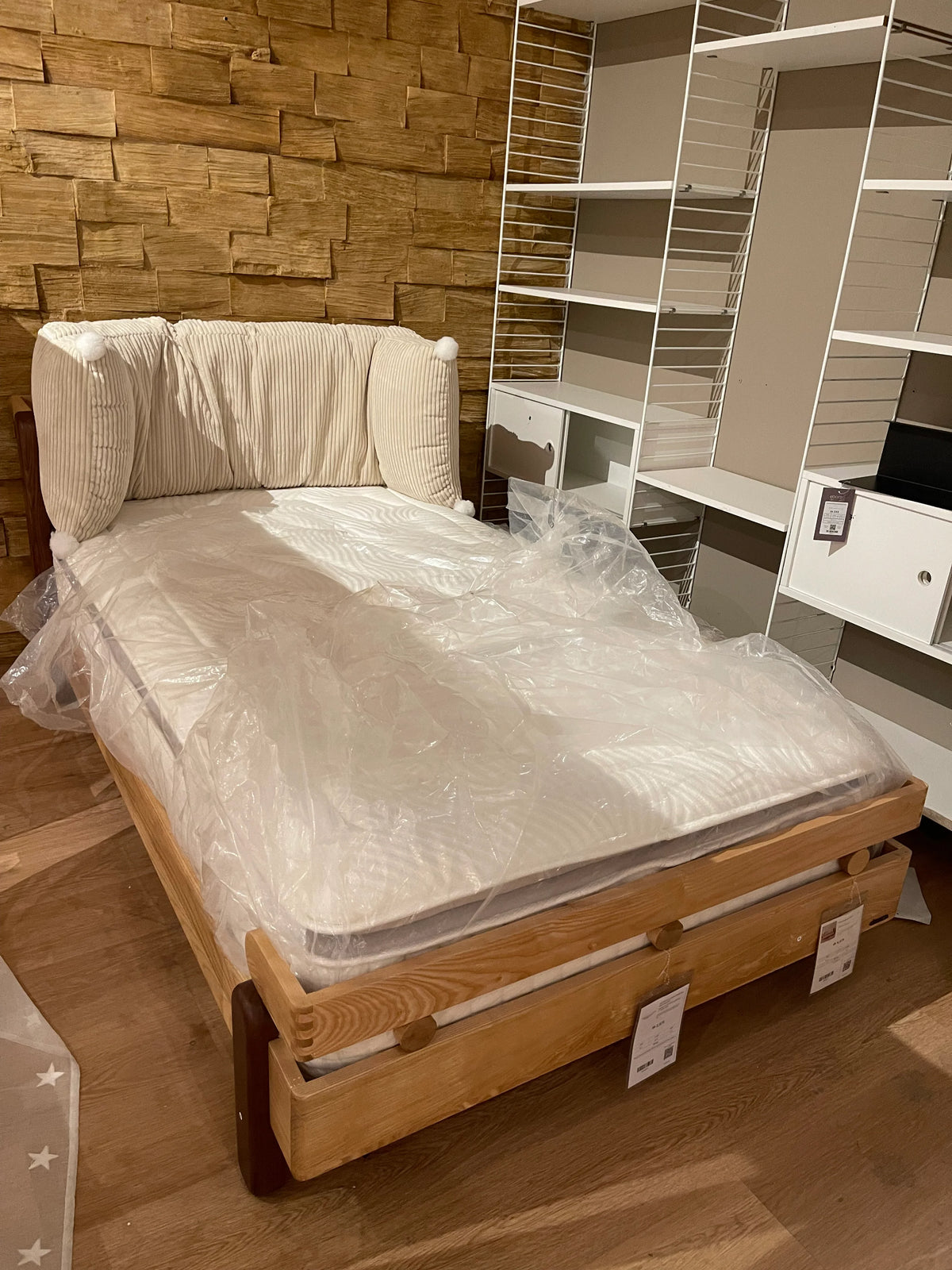Display Item - Lumi Kid Bed E2170H - Yas