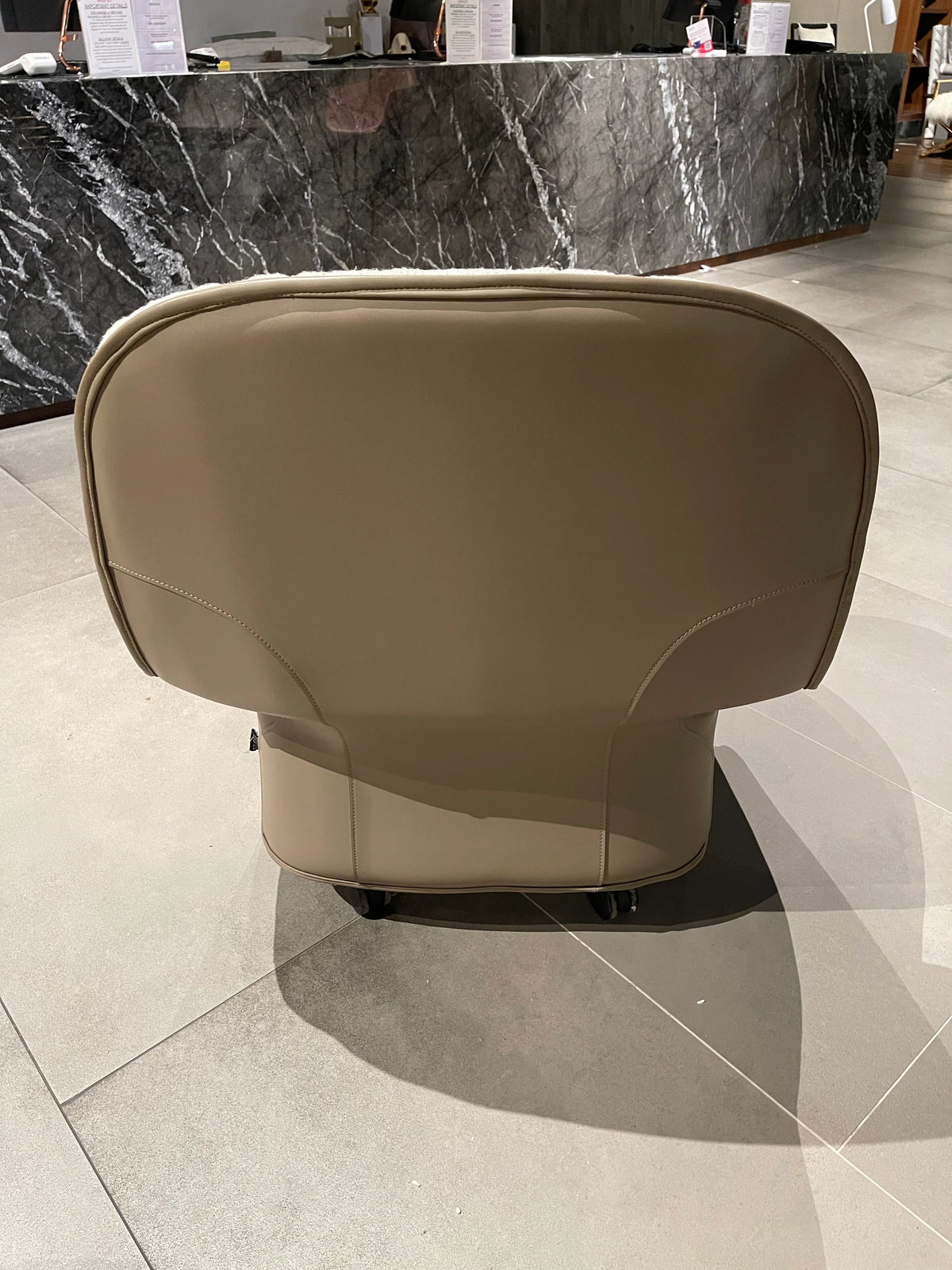 Display Item - New Metz Lounge Chair Lc063 - Yas
