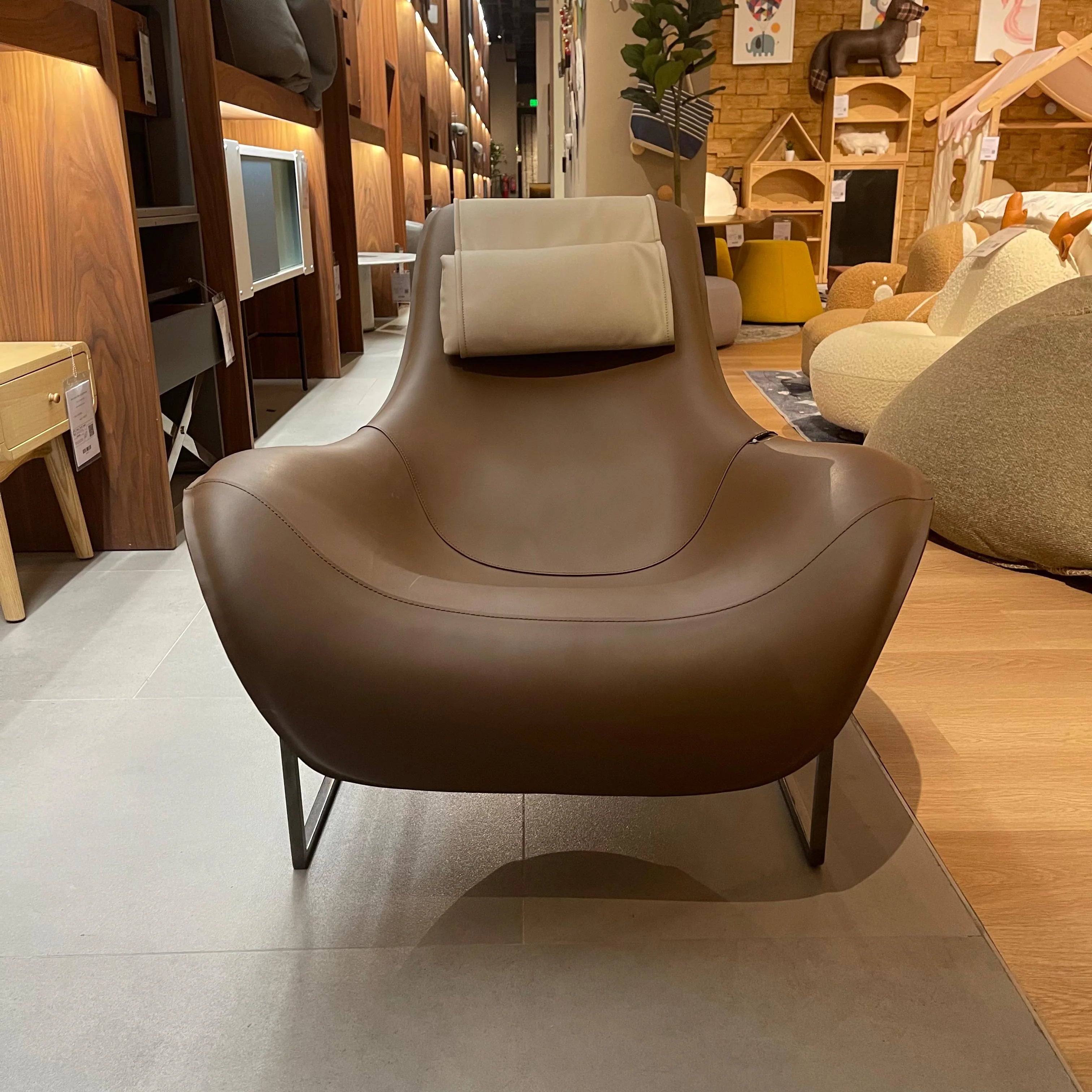 Display Item - Saddle Leather Lounge Chair BL-45 -YAS -  DISPLAY ITEM - ebarza Furniture UAE | Shop Modern Furniture in Abu Dhabi & Dubai - مفروشات ايبازرا في الامارات | تسوق اثاث عصري وديكورات مميزة في دبي وابوظبي