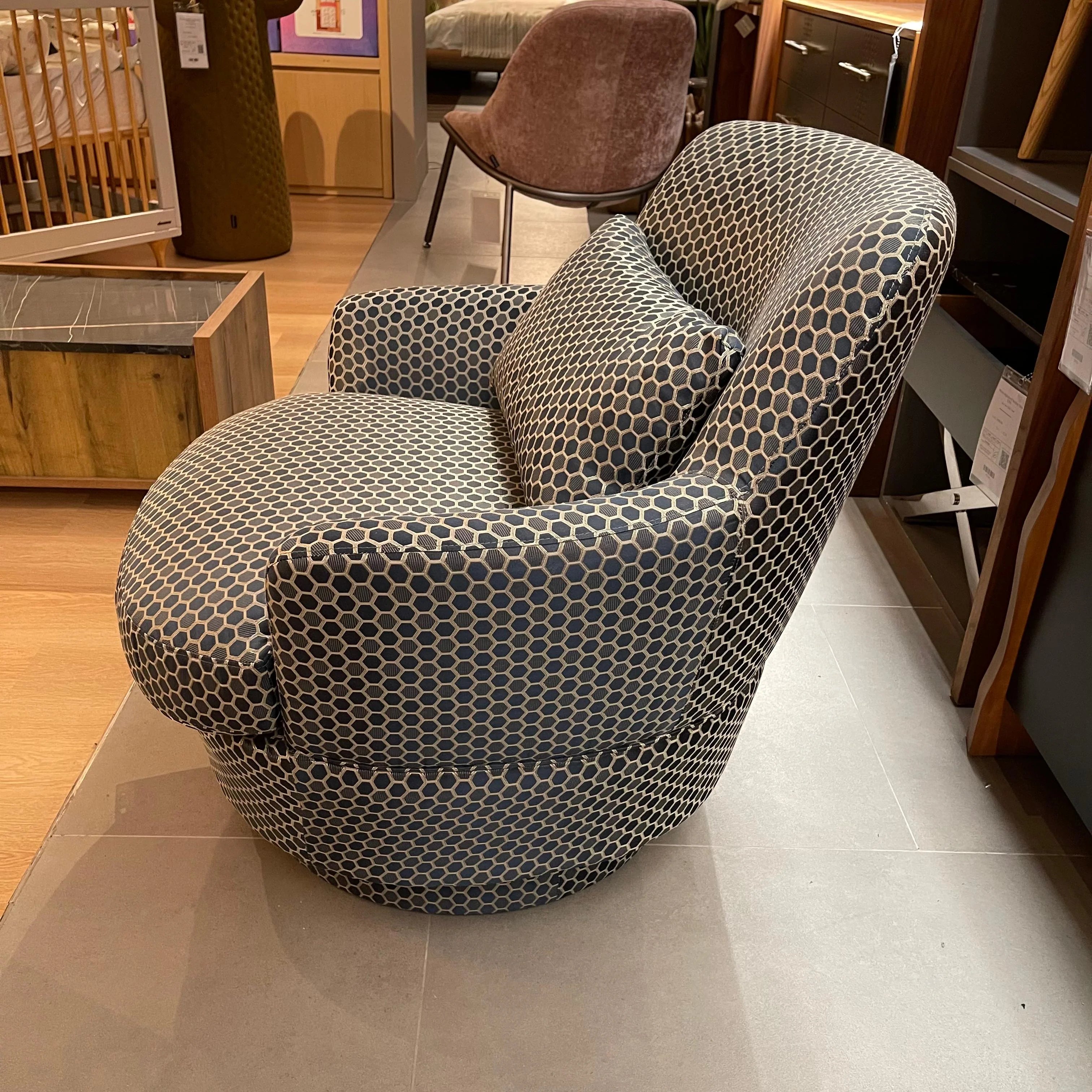 Display Item - Ultra Armchair Ultra-Chair - YAS -  DISPLAY ITEM - ebarza Furniture UAE | Shop Modern Furniture in Abu Dhabi & Dubai - مفروشات ايبازرا في الامارات | تسوق اثاث عصري وديكورات مميزة في دبي وابوظبي