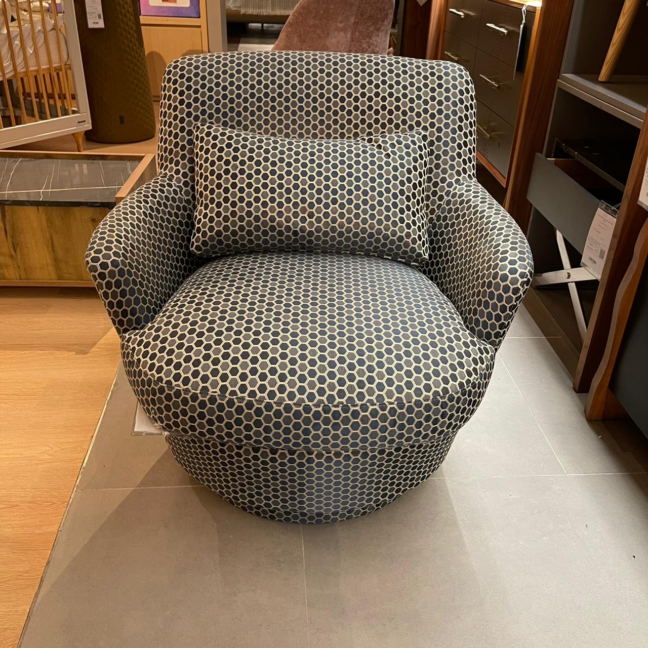 Display Item - Ultra Armchair Ultra-Chair - YAS -  DISPLAY ITEM - ebarza Furniture UAE | Shop Modern Furniture in Abu Dhabi & Dubai - مفروشات ايبازرا في الامارات | تسوق اثاث عصري وديكورات مميزة في دبي وابوظبي