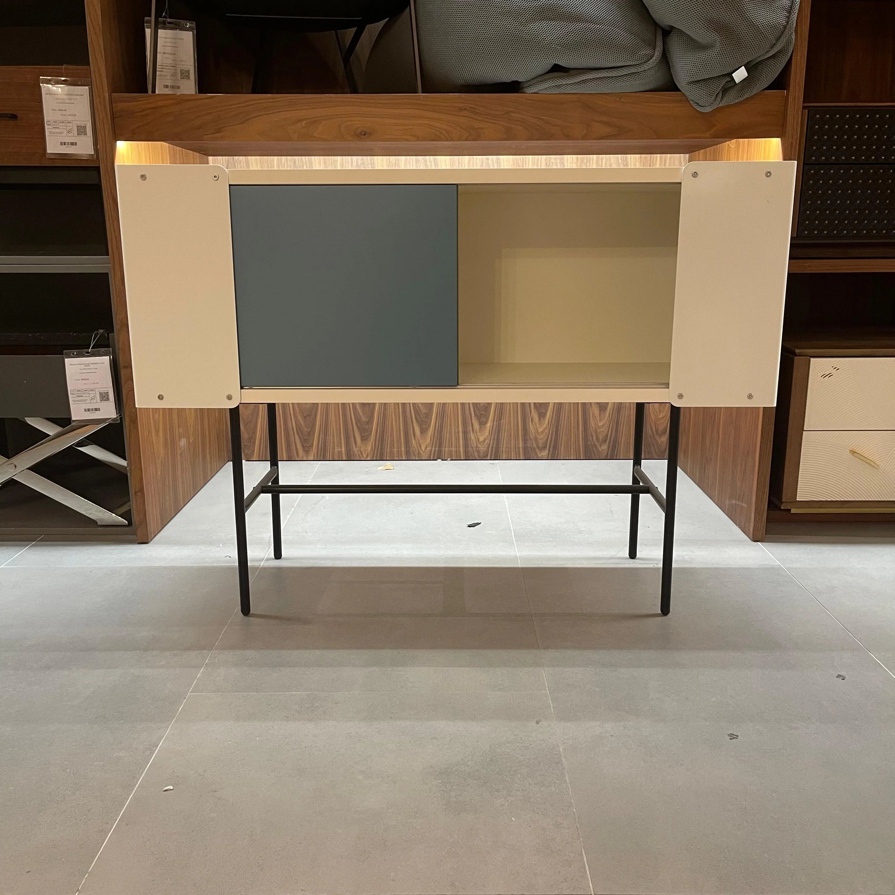 Display Item - Visby  Cabinet  Ll-071 -YAS -  DISPLAY ITEM - ebarza Furniture UAE | Shop Modern Furniture in Abu Dhabi & Dubai - مفروشات ايبازرا في الامارات | تسوق اثاث عصري وديكورات مميزة في دبي وابوظبي