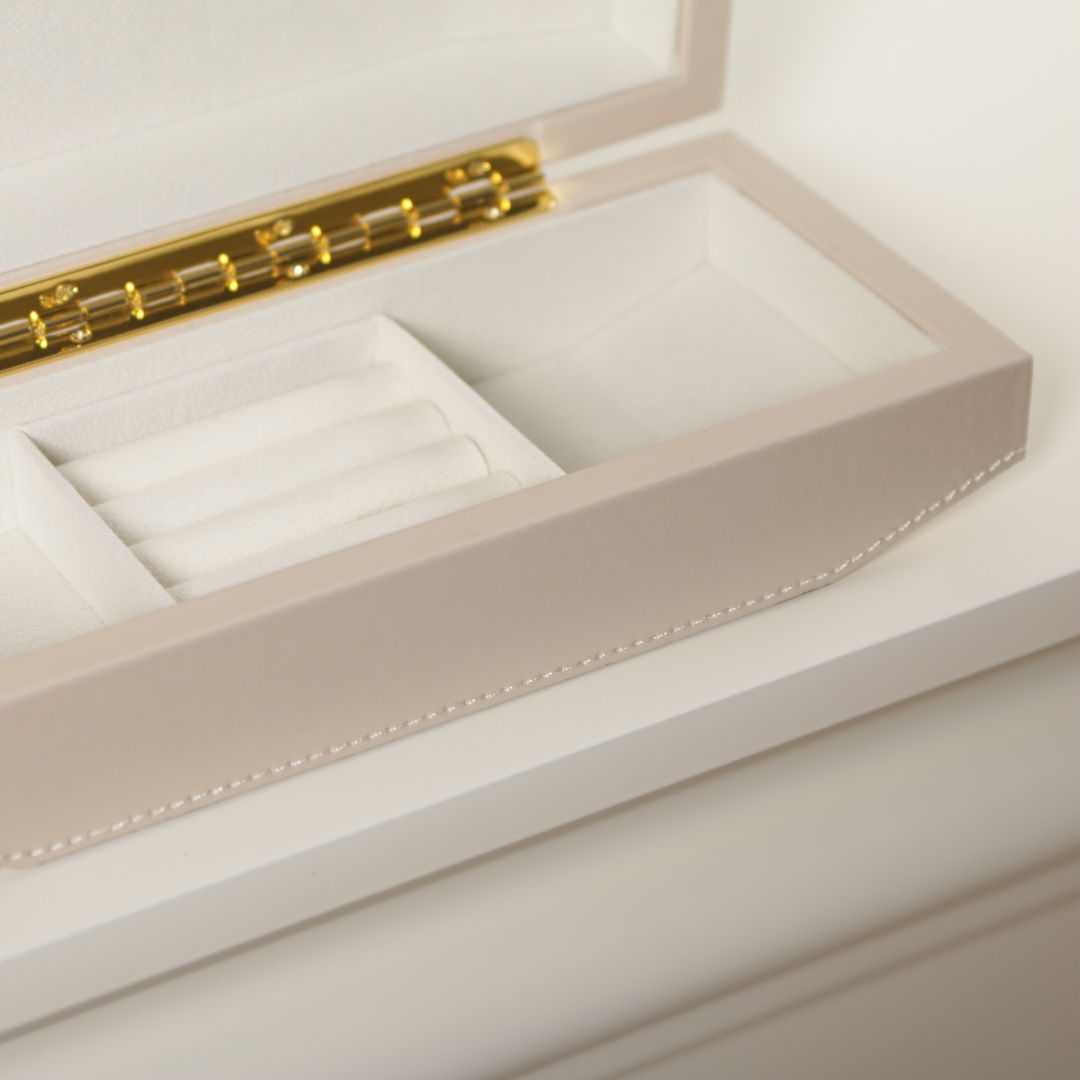 KD5022AS - طلب مسبق – توصيل خلال 15 يوم – صندوق مجوهرات جلدي بمفصلات حجم صغير