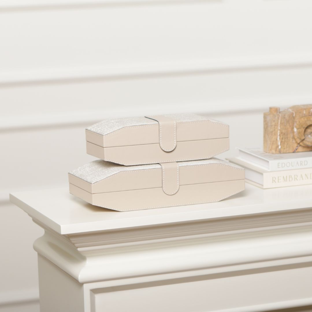 KD5022AS - طلب مسبق – توصيل خلال 15 يوم – صندوق مجوهرات جلدي بمفصلات حجم صغير