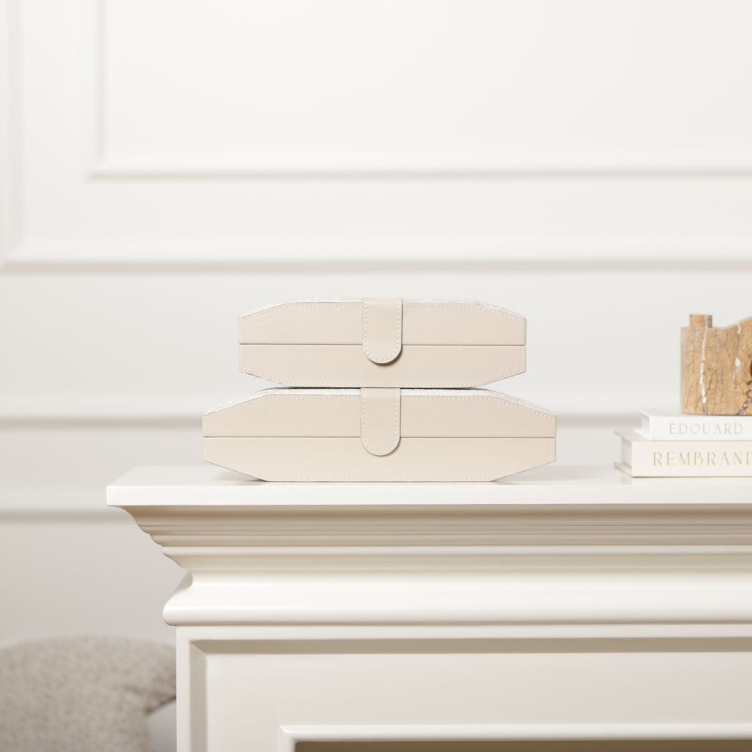 KD5022AS - طلب مسبق – توصيل خلال 15 يوم – صندوق مجوهرات جلدي بمفصلات حجم صغير