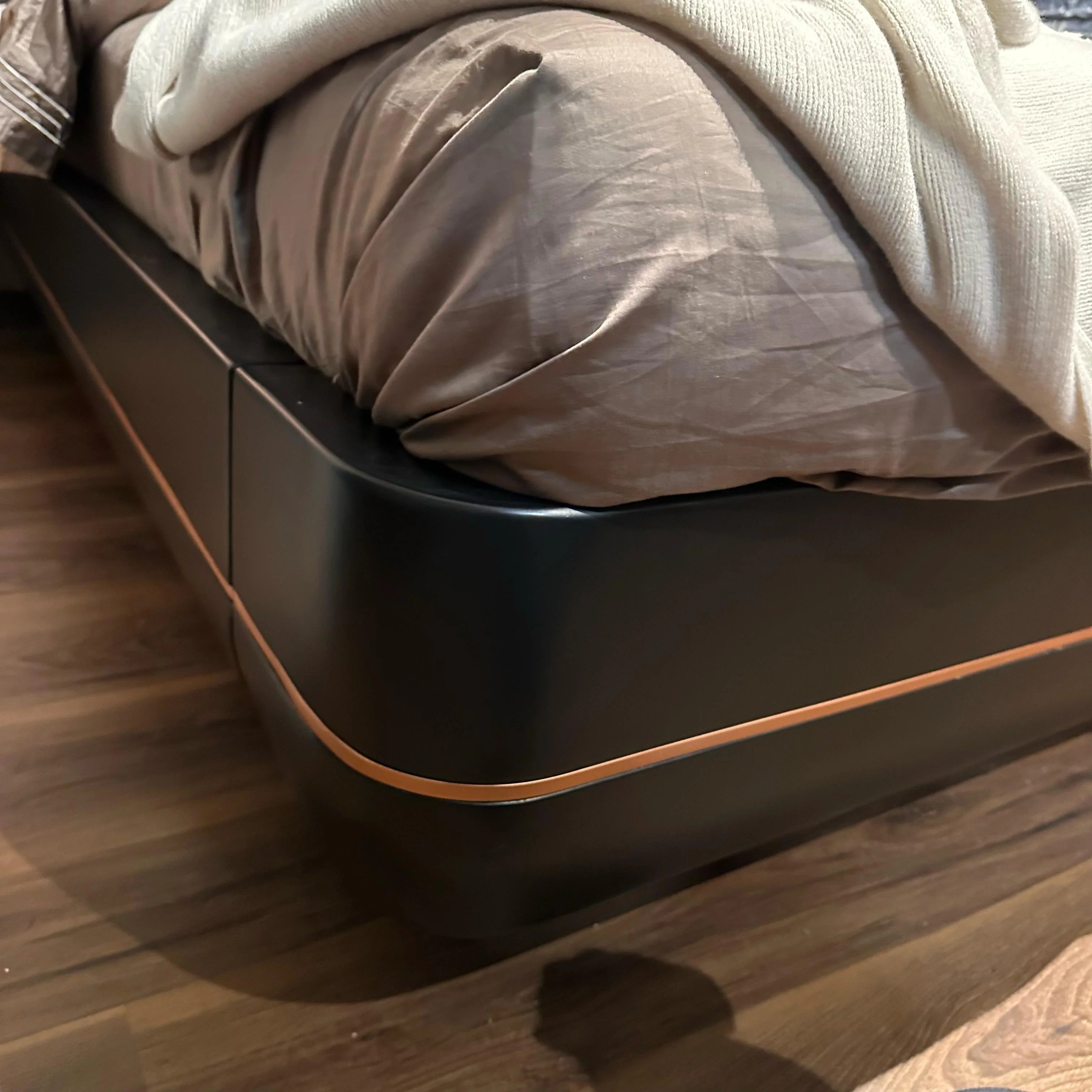 AS IS - Tulip King Size Bedstead  KARTLP001-Black -  DISPLAY ITEM - ebarza Furniture UAE | Shop Modern Furniture in Abu Dhabi & Dubai - مفروشات ايبازرا في الامارات | تسوق اثاث عصري وديكورات مميزة في دبي وابوظبي