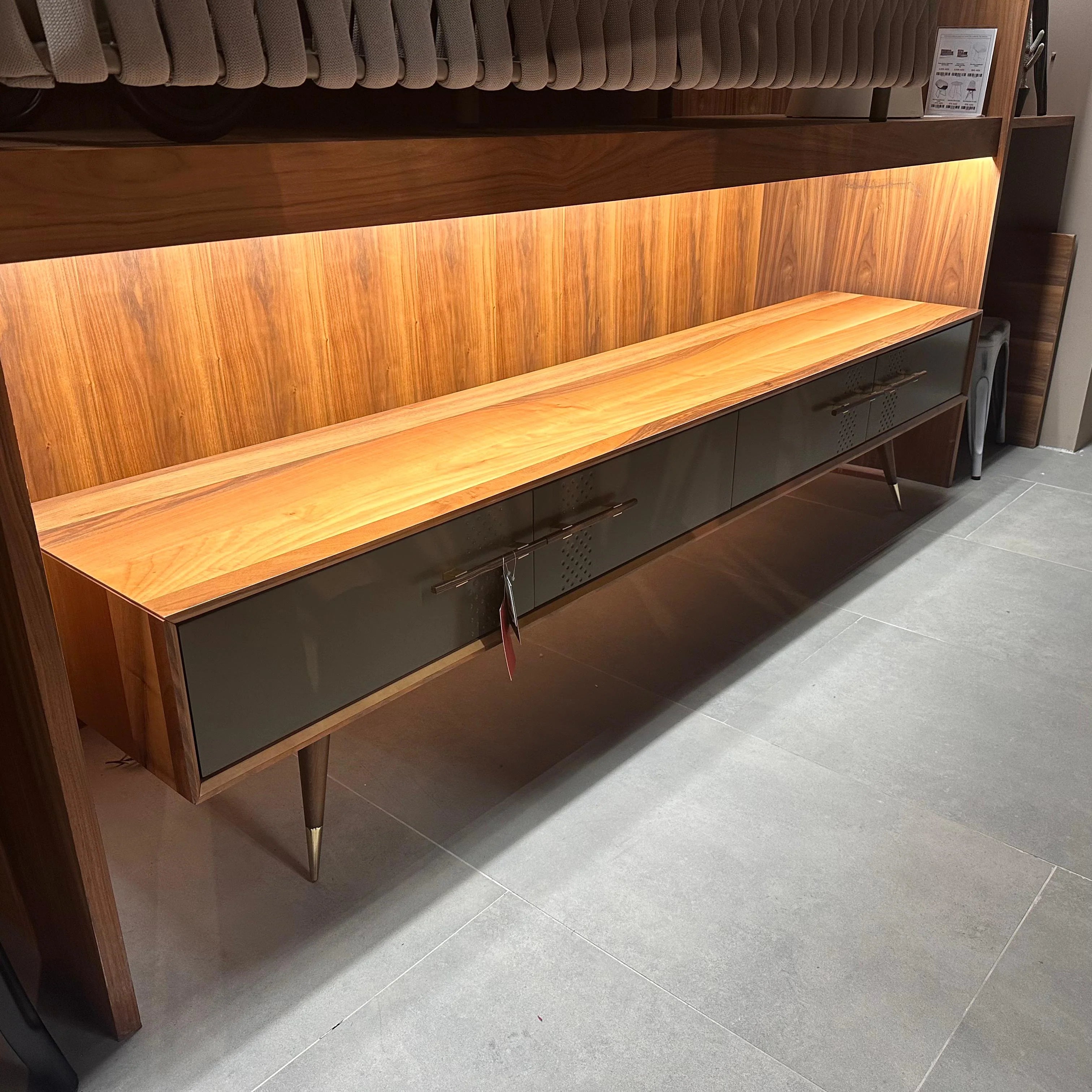 Display Item - Alvin Tv Unit  Alvin008 - YAS -  DISPLAY ITEM - ebarza Furniture UAE | Shop Modern Furniture in Abu Dhabi & Dubai - مفروشات ايبازرا في الامارات | تسوق اثاث عصري وديكورات مميزة في دبي وابوظبي