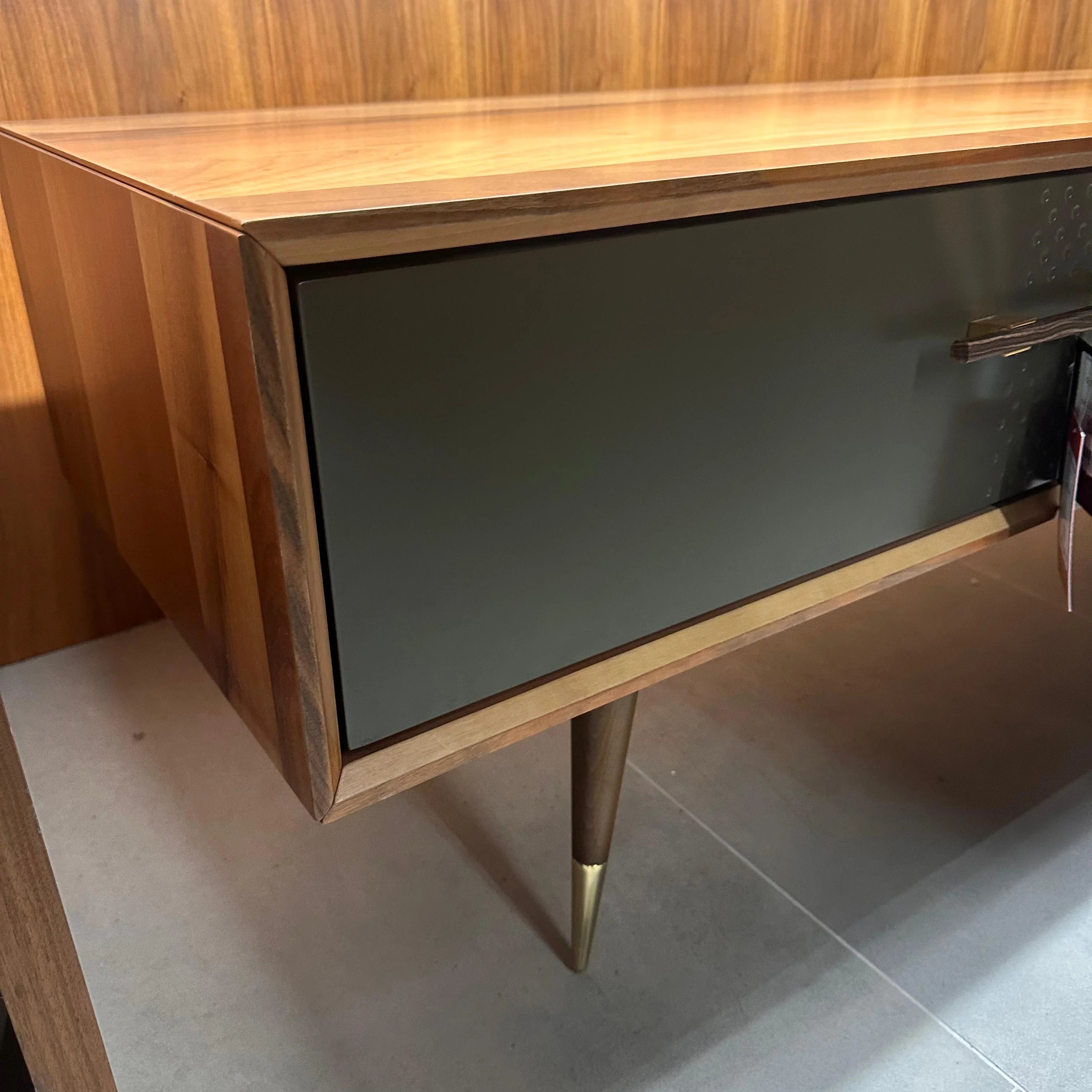 Display Item - Alvin Tv Unit  Alvin008 - YAS -  DISPLAY ITEM - ebarza Furniture UAE | Shop Modern Furniture in Abu Dhabi & Dubai - مفروشات ايبازرا في الامارات | تسوق اثاث عصري وديكورات مميزة في دبي وابوظبي