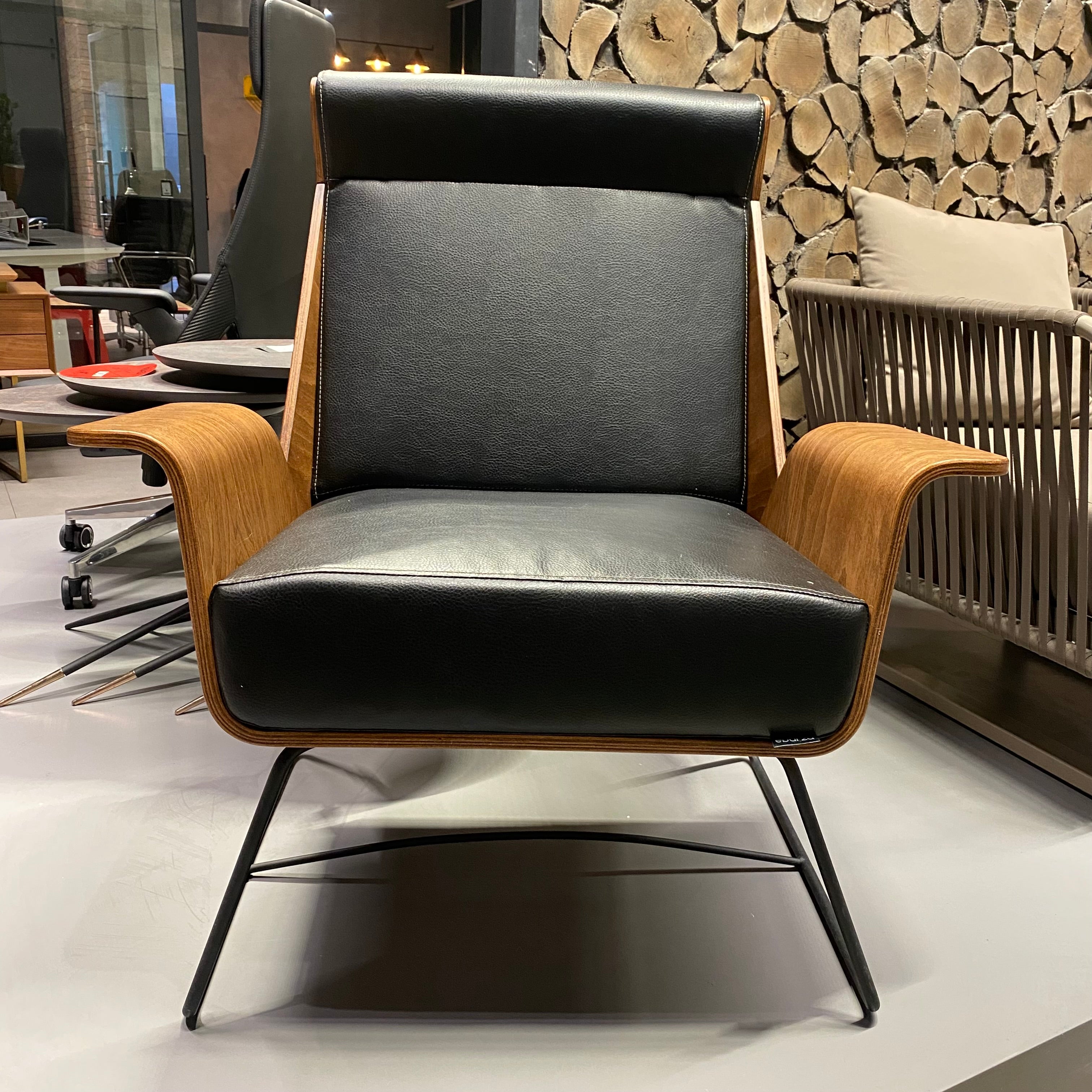 Display item - Wings Chair  Wing-001-WNakheel -  USED ITEM | قطعة من المعرض - كرسي أجنحة - ebarza Furniture UAE | Shop Modern Furniture in Abu Dhabi & Dubai - مفروشات ايبازرا في الامارات | تسوق اثاث عصري وديكورات مميزة في دبي وابوظبي