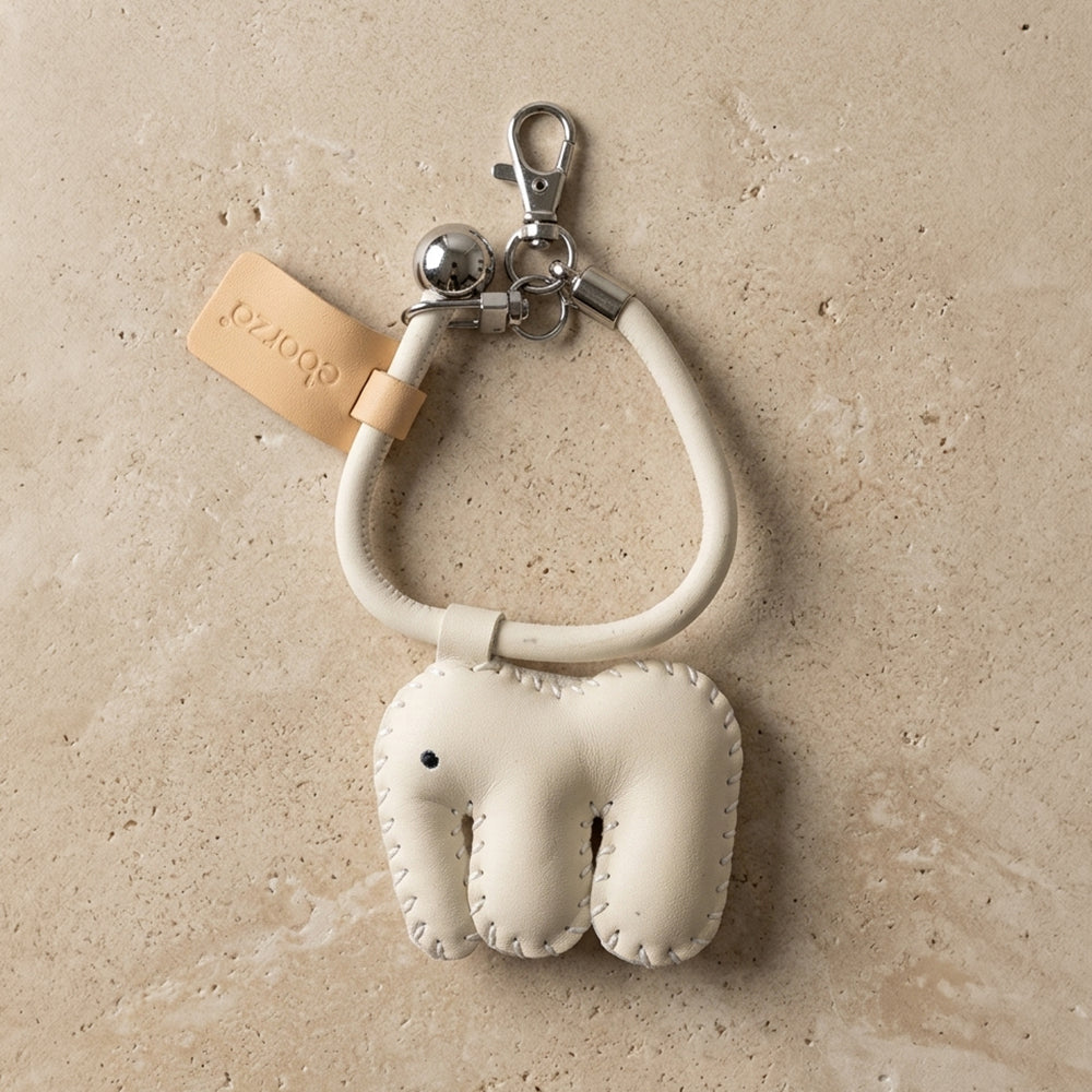 BEACON keychain with branded logo, small metal tag with product code 010, attached to a keyring for everyday use
