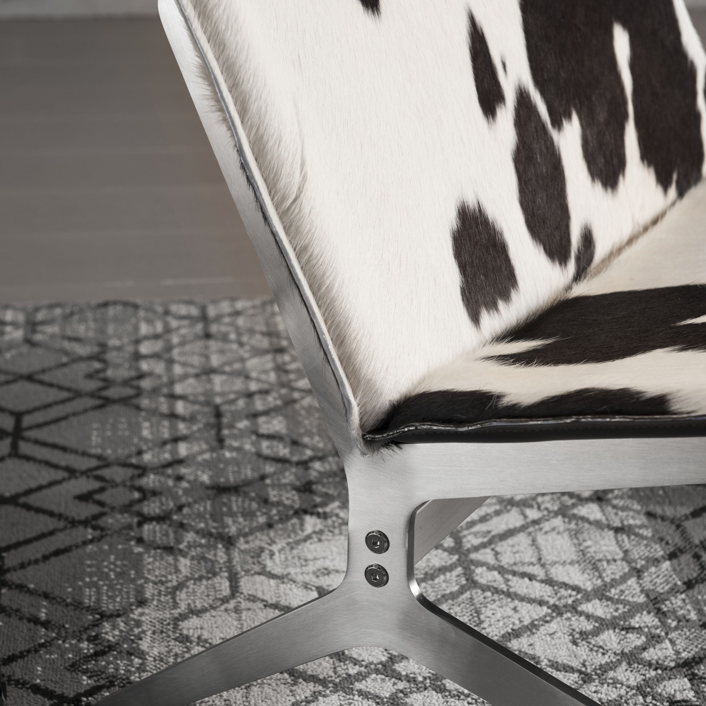Mustang Cowhide Lounge Chair LC060 -  Lounge Chairs | كرسي صالة موستانج جلد البقر - ebarza Furniture UAE | Shop Modern Furniture in Abu Dhabi & Dubai - مفروشات ايبازرا في الامارات | تسوق اثاث عصري وديكورات مميزة في دبي وابوظبي