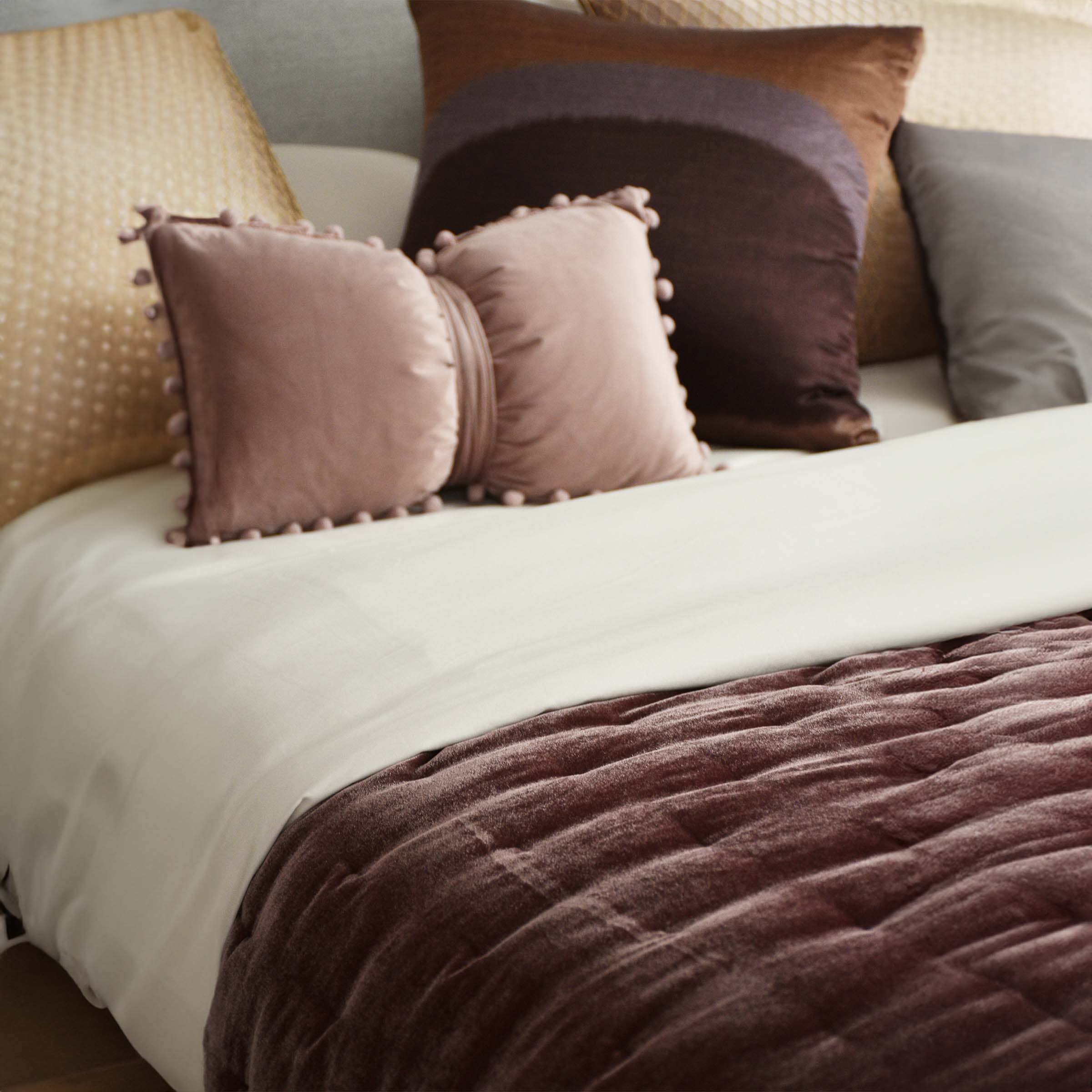 Rosie Full Bedding Set EBB034 -  Bedding | طقم سرير روزي كامل - ebarza Furniture UAE | Shop Modern Furniture in Abu Dhabi & Dubai - مفروشات ايبازرا في الامارات | تسوق اثاث عصري وديكورات مميزة في دبي وابوظبي