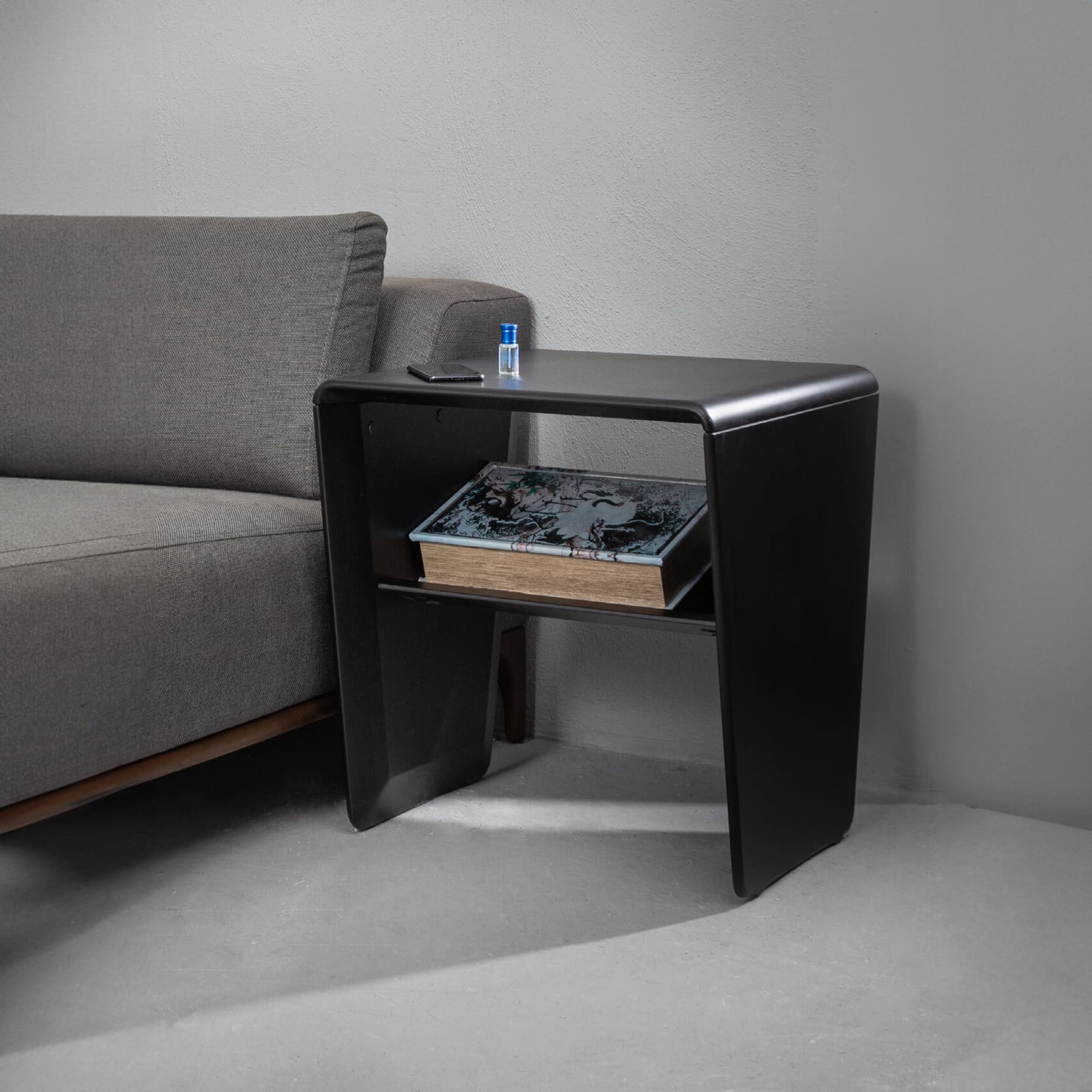 Vega Side Table V-ST002 -  Side Tables | طاولة جانبية فيجا - ebarza Furniture UAE | Shop Modern Furniture in Abu Dhabi & Dubai - مفروشات ايبازرا في الامارات | تسوق اثاث عصري وديكورات مميزة في دبي وابوظبي